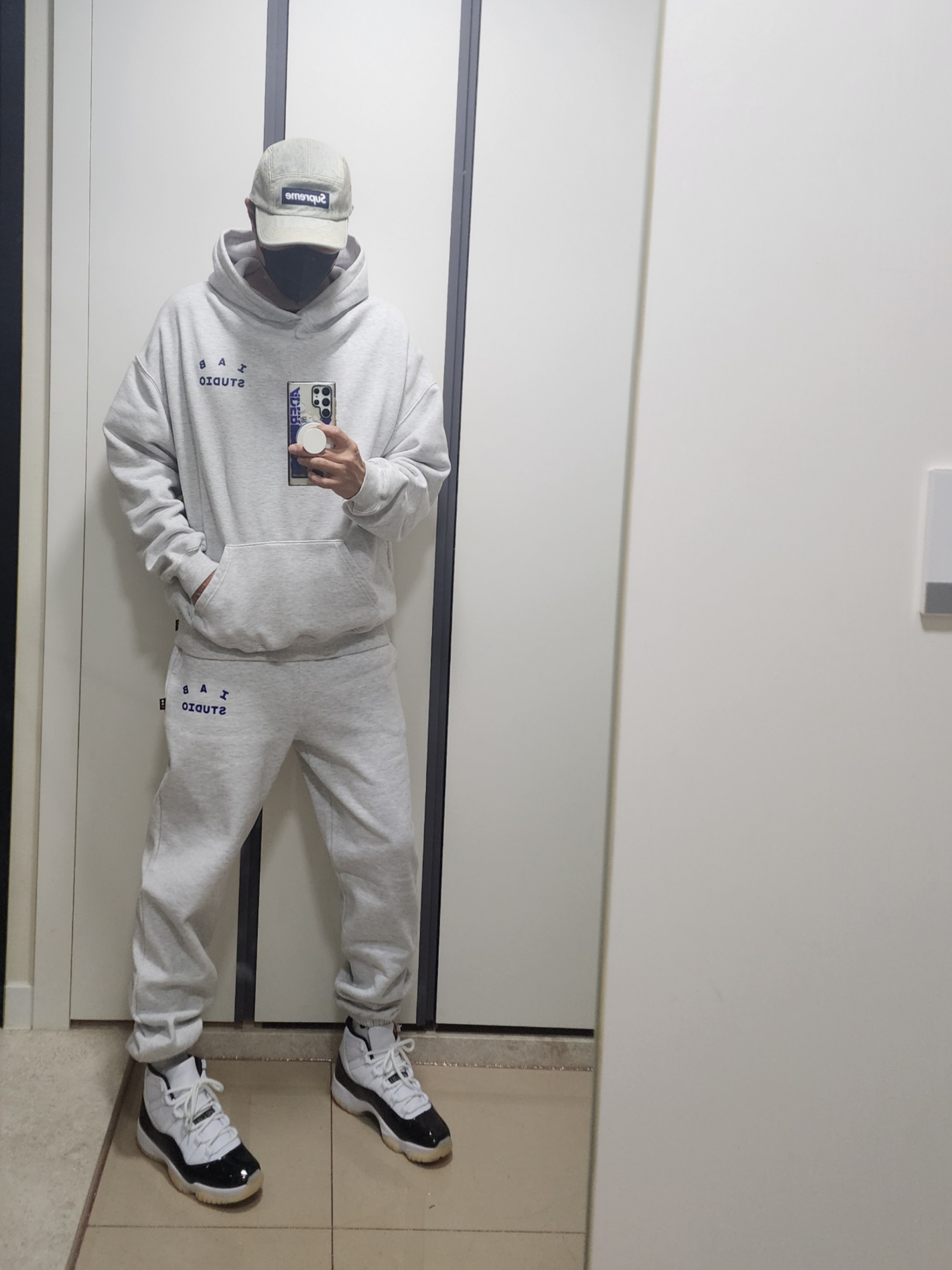 IAB Studio Sweatpants Light Gray, IAB Studio Hoodie Light Gray 착용 스타일 - 2