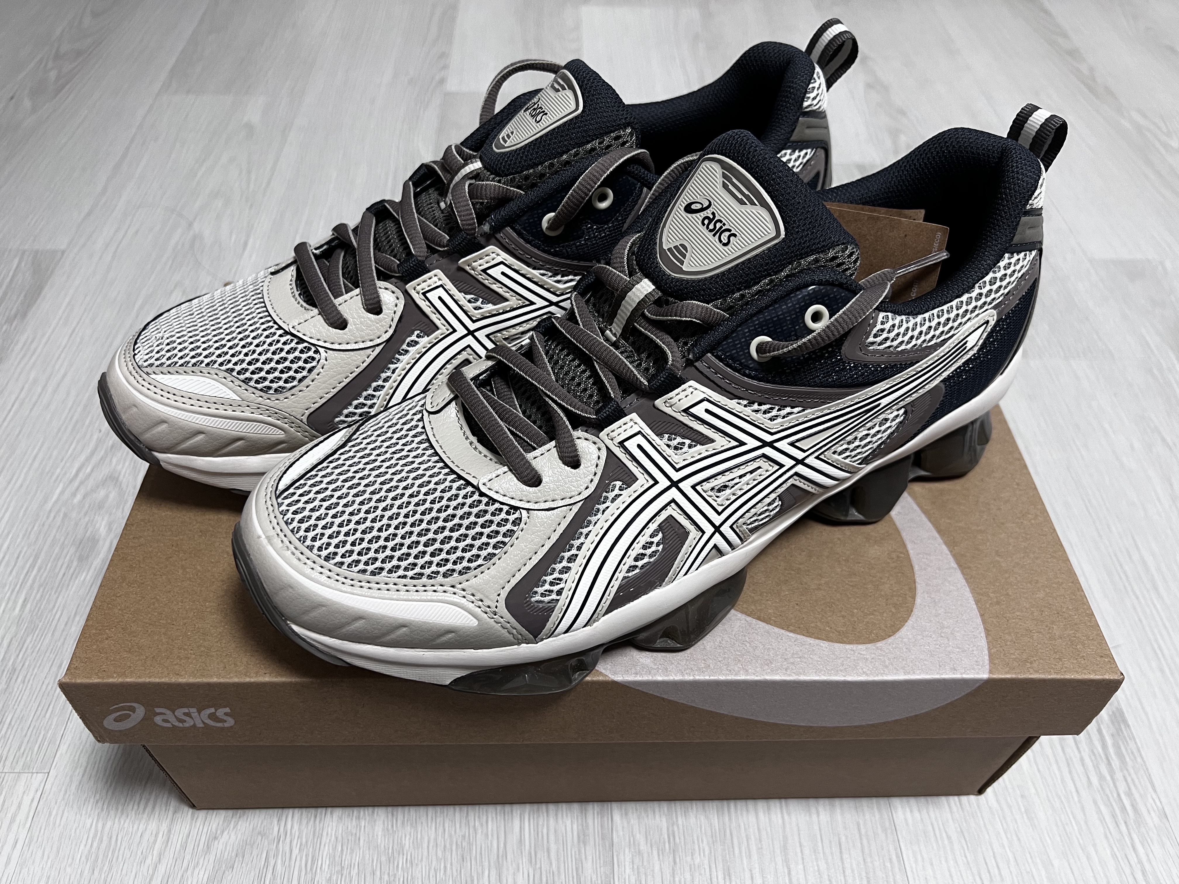 Asics Gel-Quantum Kinetic Birch Dark Taupe 착용 스타일