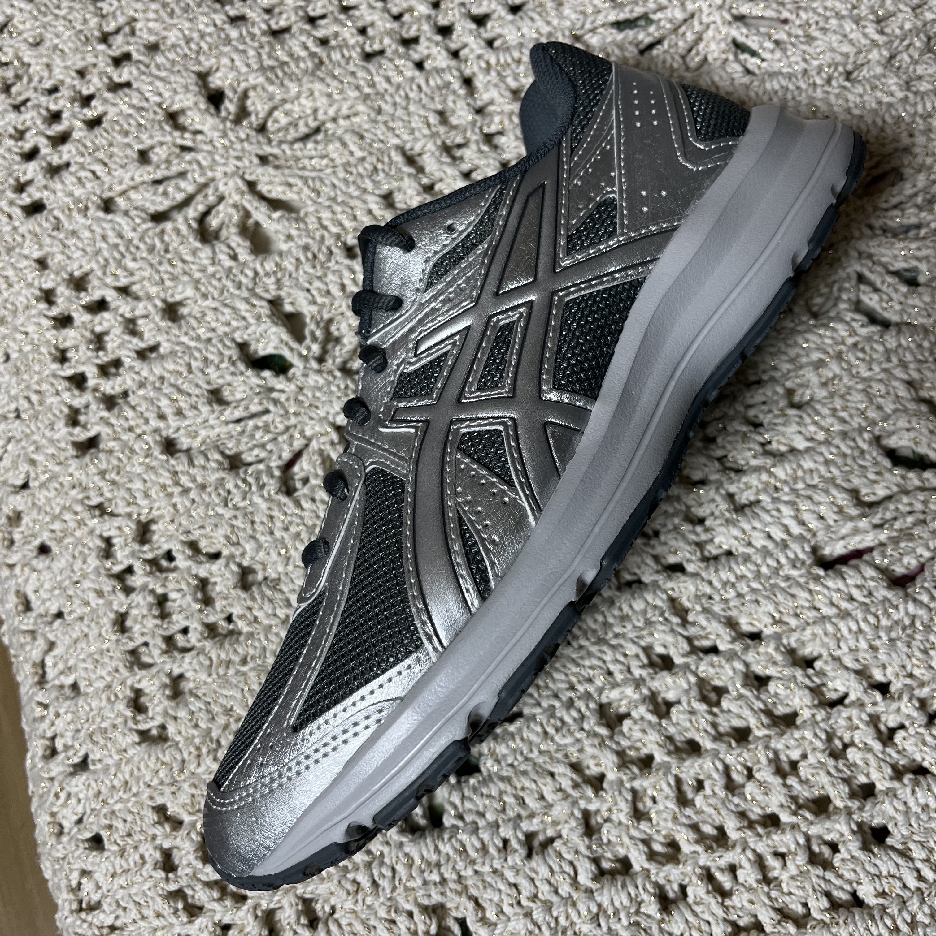 Asics Jog 100 S SMU Sheet Rock Pure Silver - 2E Wide 착용 스타일