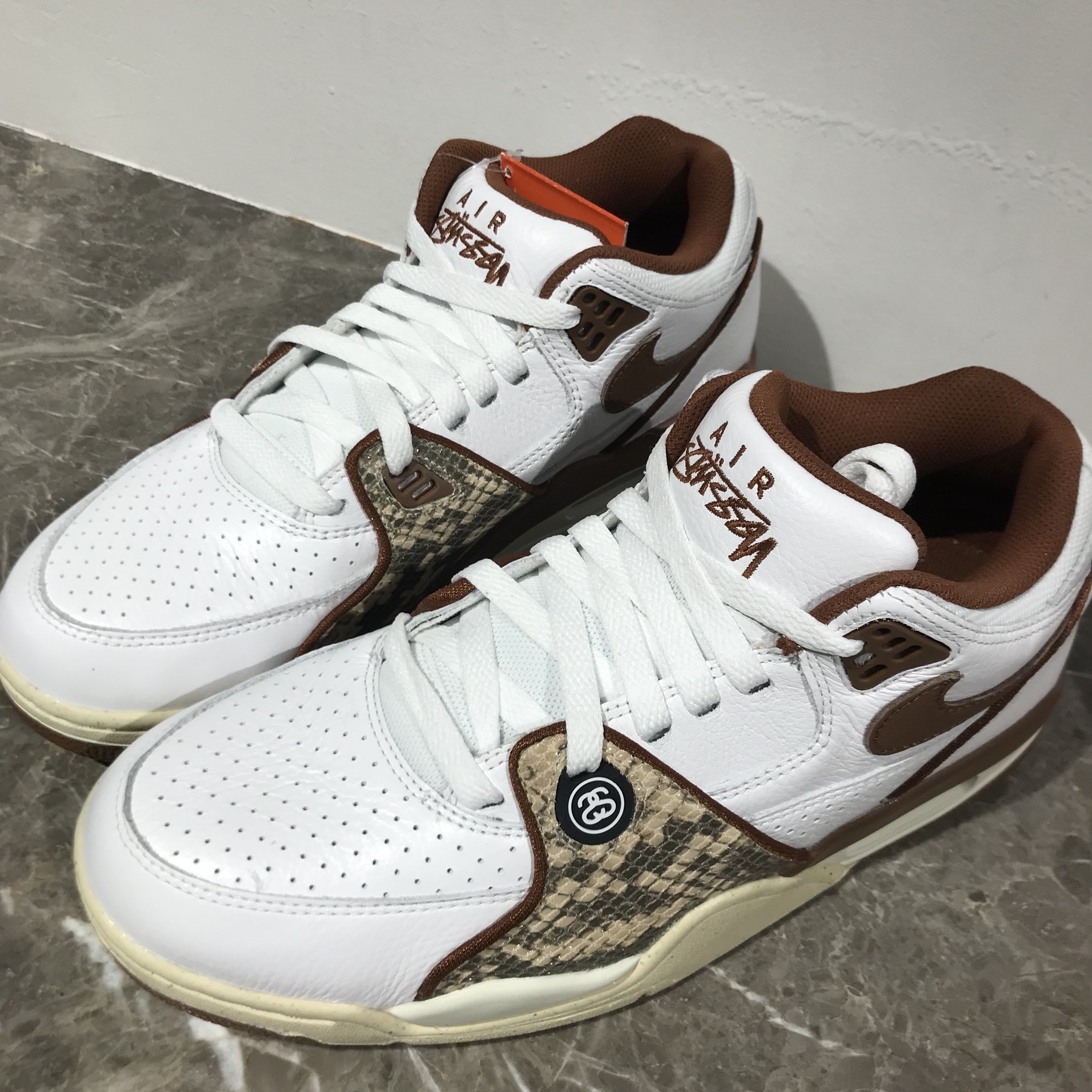 Nike x Stussy Air Flight 89 Low White and Pecan 착용 스타일