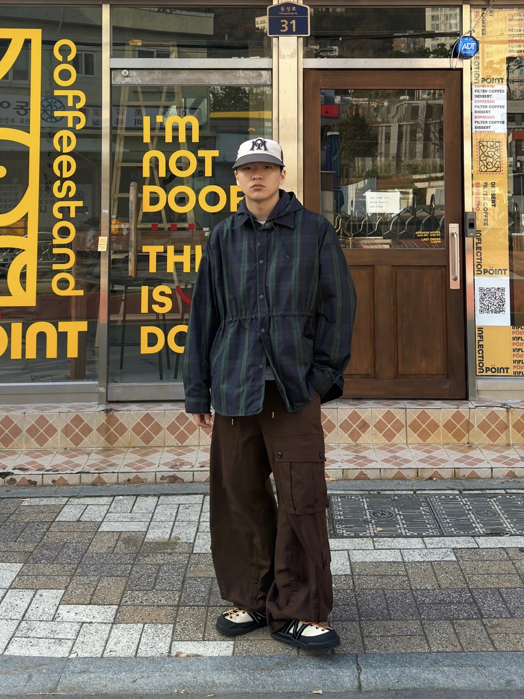 New Balance CRV Mule V2 Yellow 착용 스타일 - 1