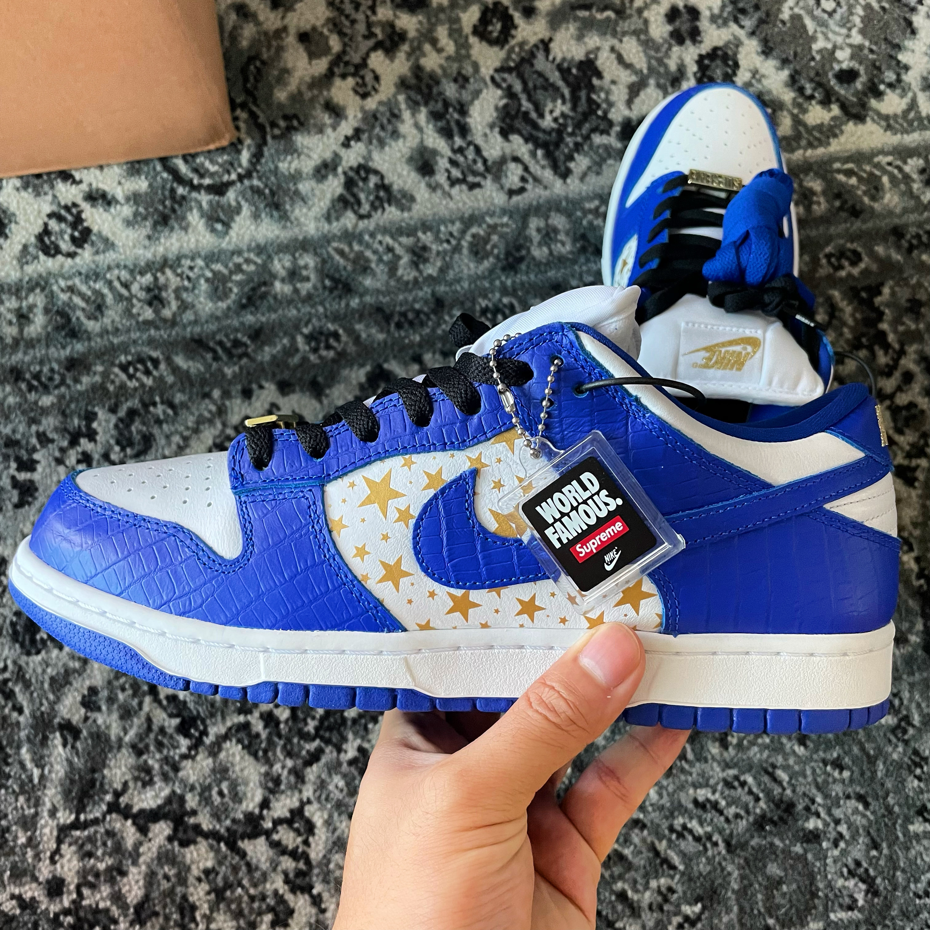 Nike x Supreme SB Dunk Low Hyper Blue 착용 스타일