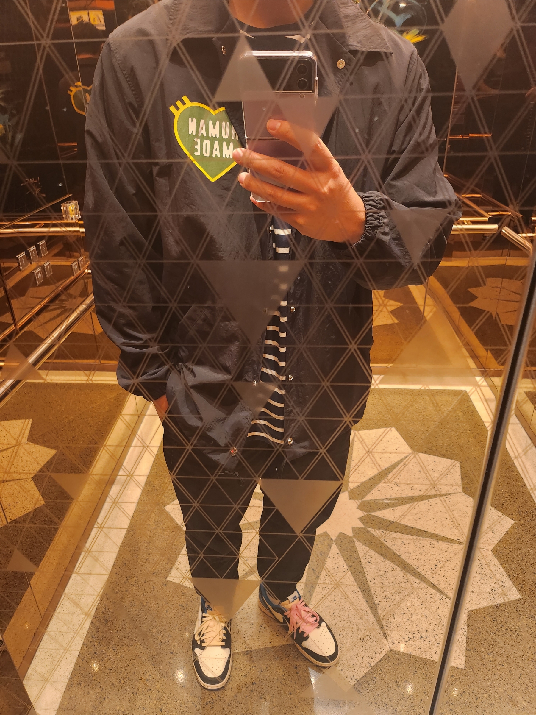 Human Made Coach Jacket Black, Jordan 1 x Travis Scott x Fragment Retro Low OG SP Military Blue 착용 스타일