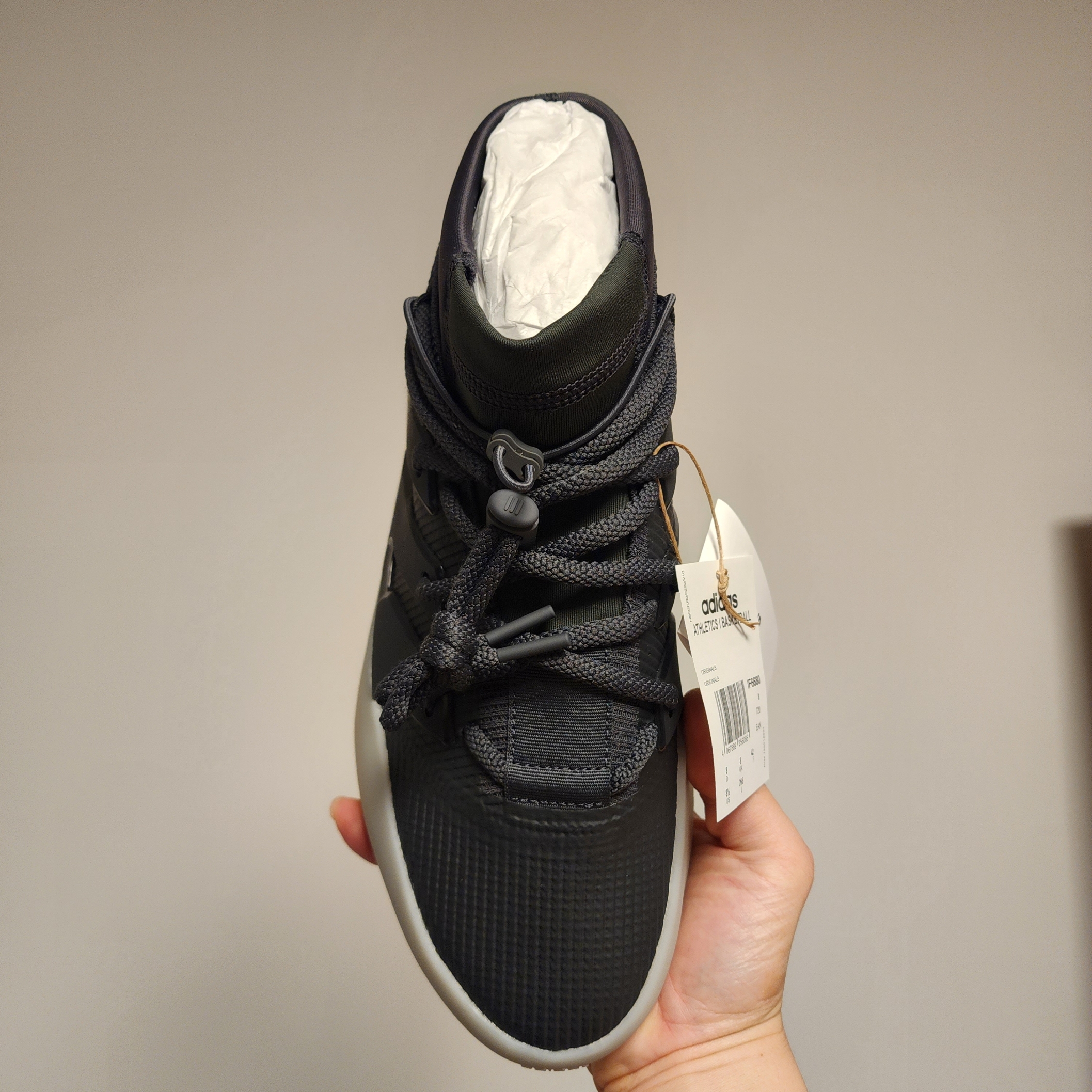 Adidas x Fear of God Athletics I Basketball Carbon 착용 스타일 - 3