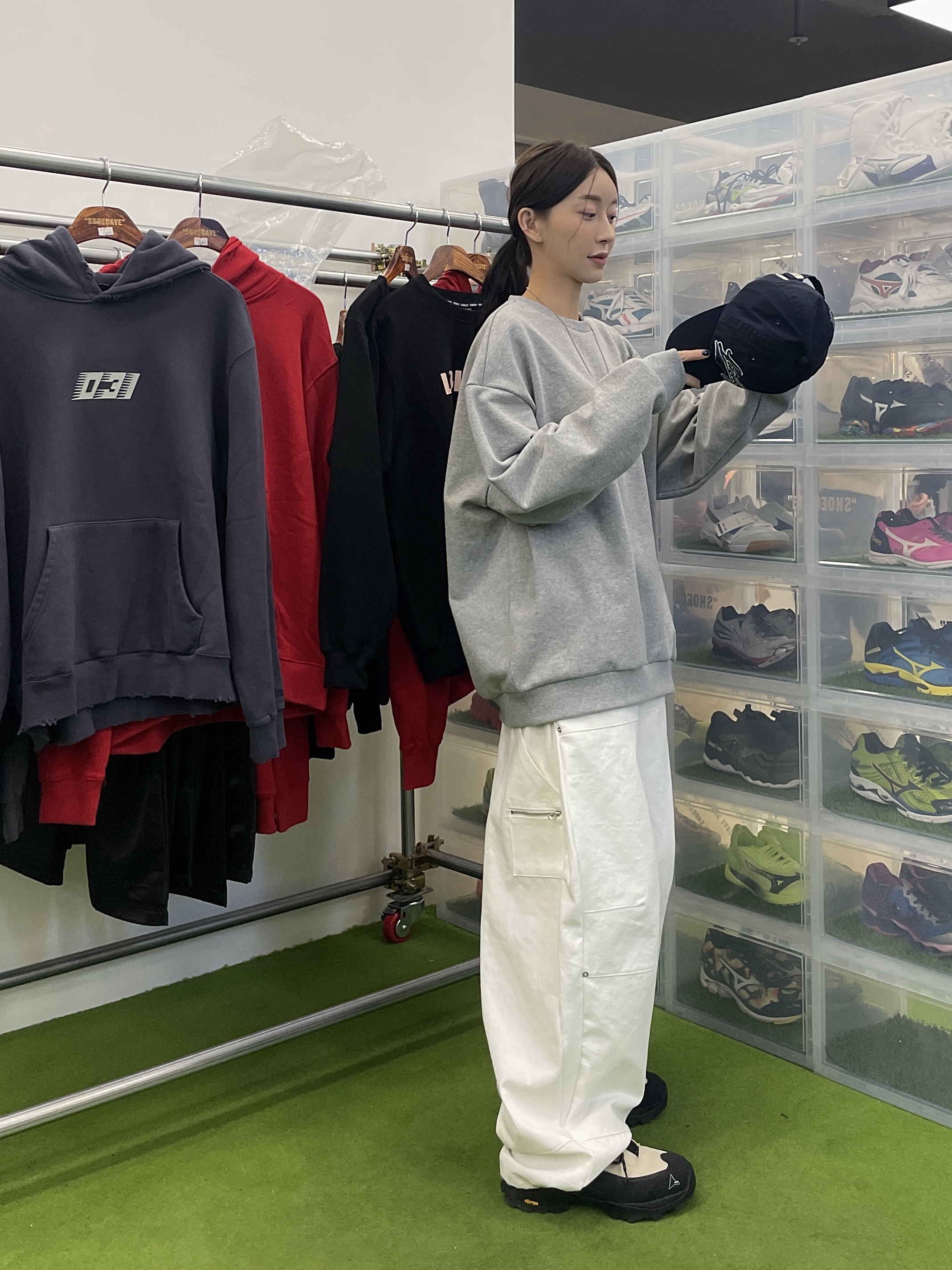 Roa Hiking Katharina Sand, Ourpas 075 Ivy League Hoodie Washed Gray 착용 스타일 - 3