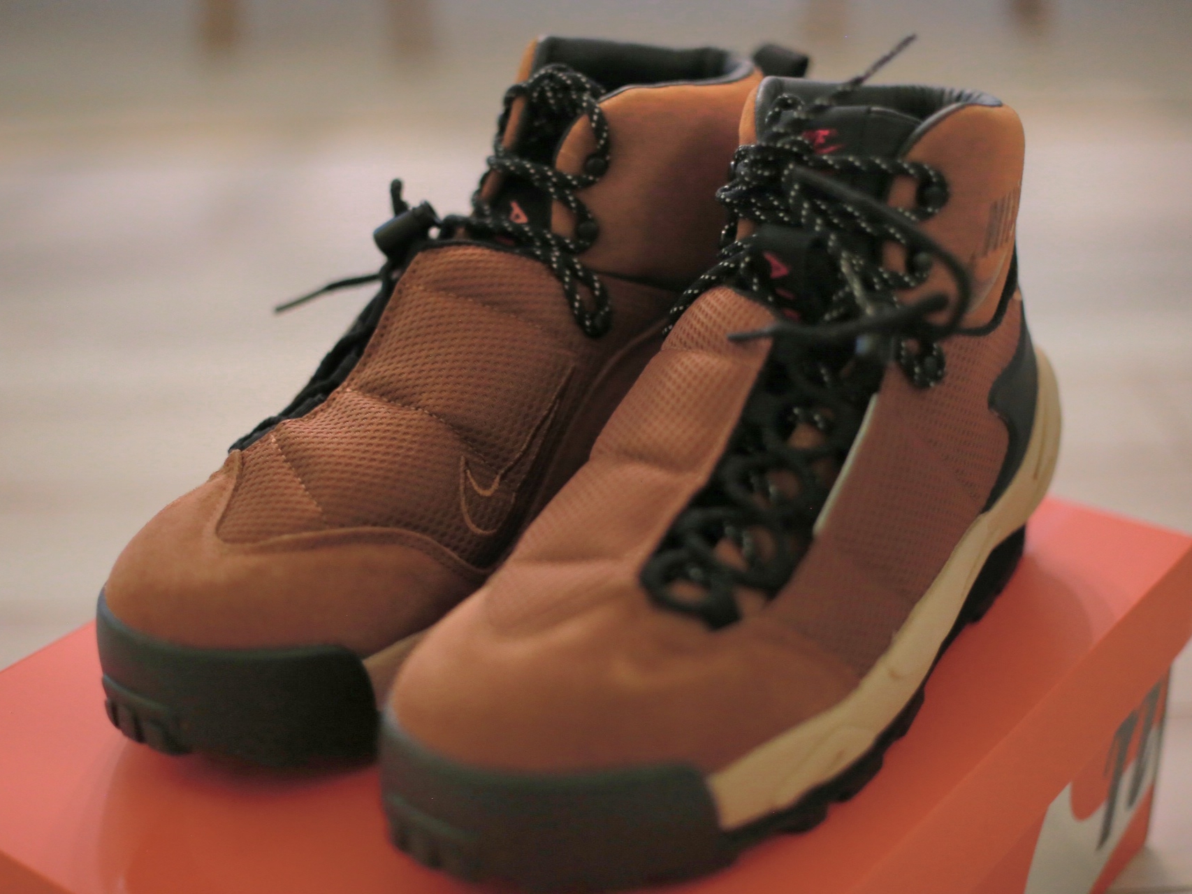 Nike x Sacai Magmascape SP Pecan 착용 스타일 - 2
