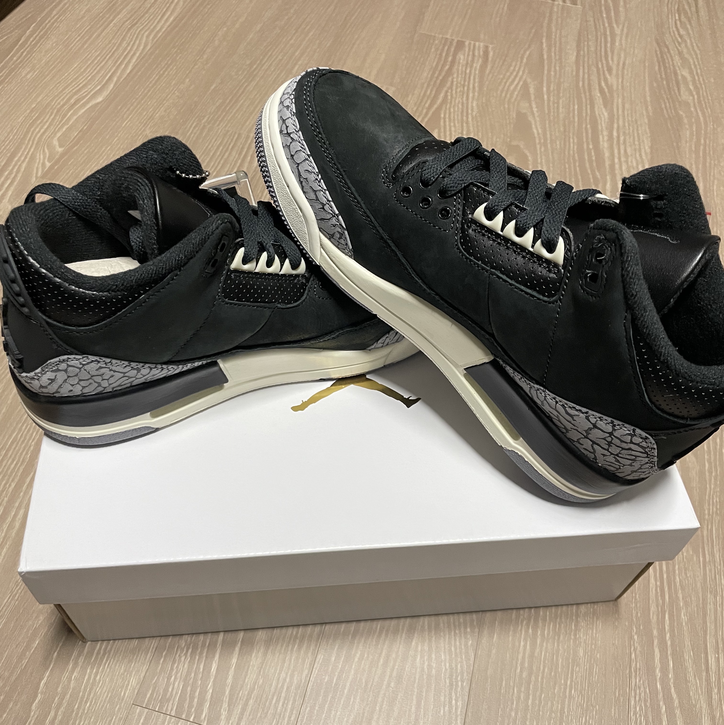 (W) Jordan 3 Retro Off Noir Black 착용 스타일 - 5