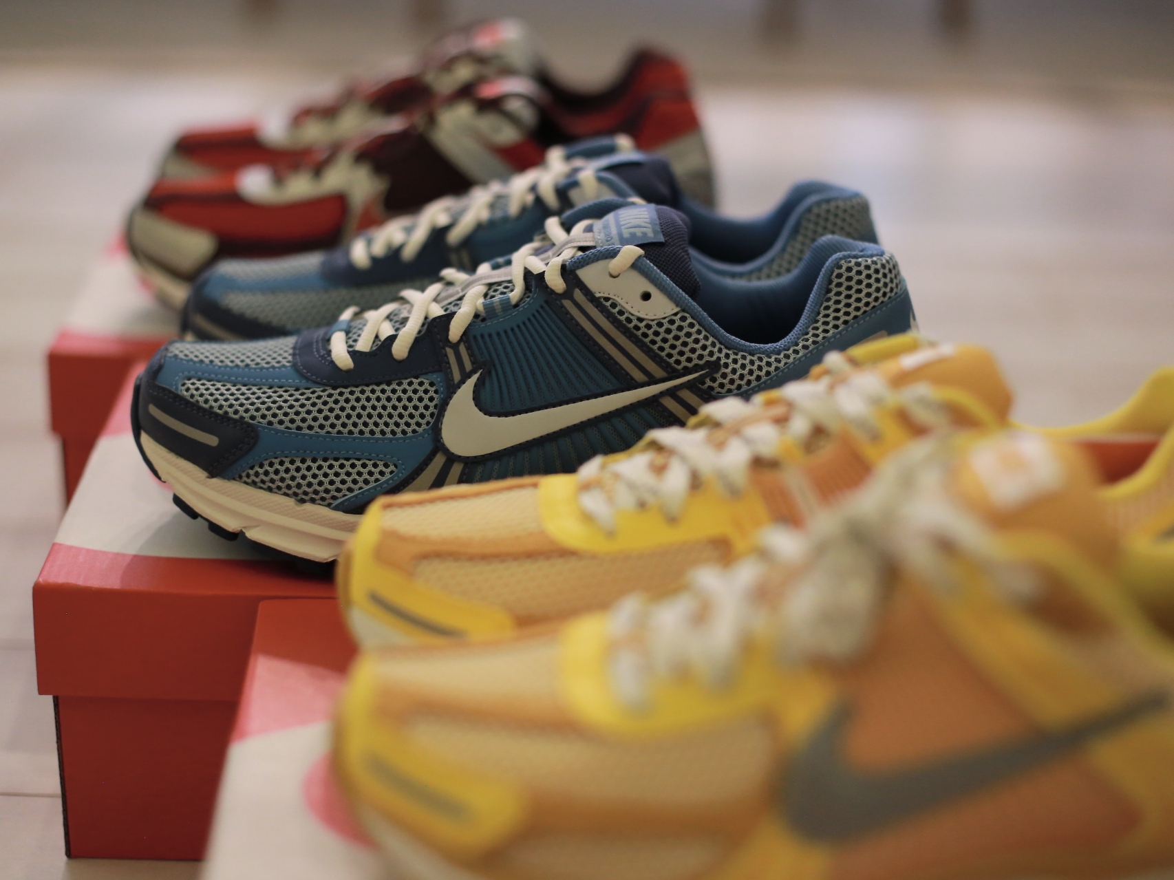 Nike Zoom Vomero 5 Mystic Navy and Worn Blue 착용 스타일 - 7