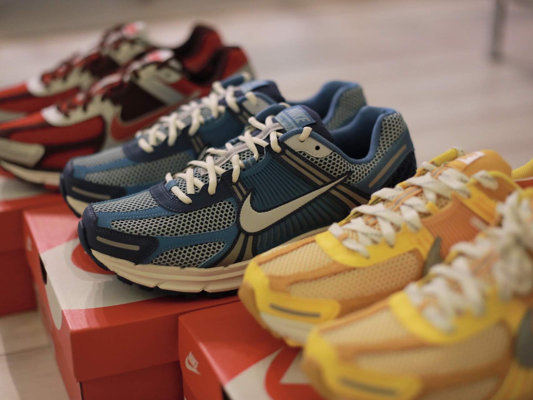 Nike Zoom Vomero 5 Mystic Navy and Worn Blue 착용 스타일 - 8