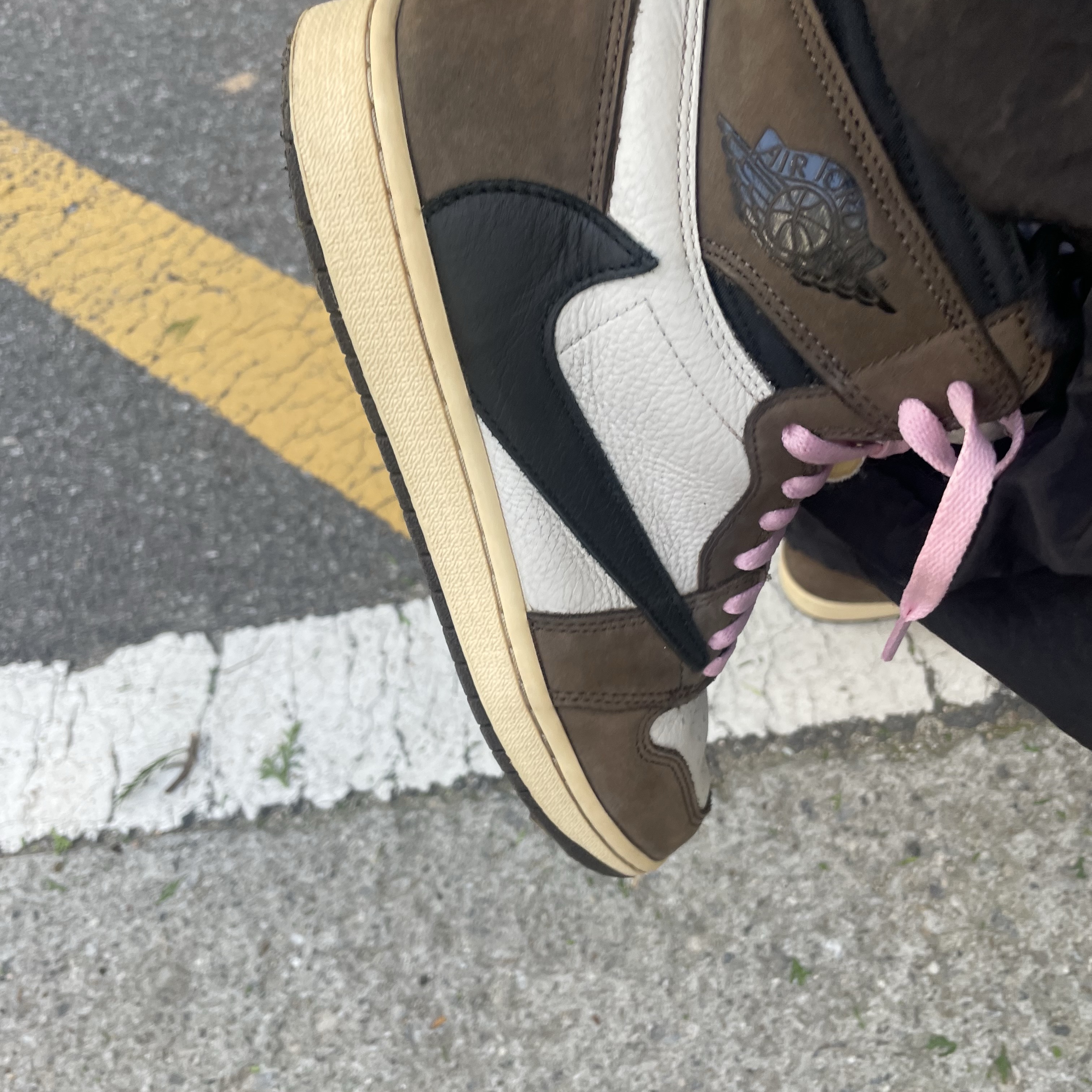 Jordan 1 x Travis Scott Retro High OG SP Mocha 착용 스타일