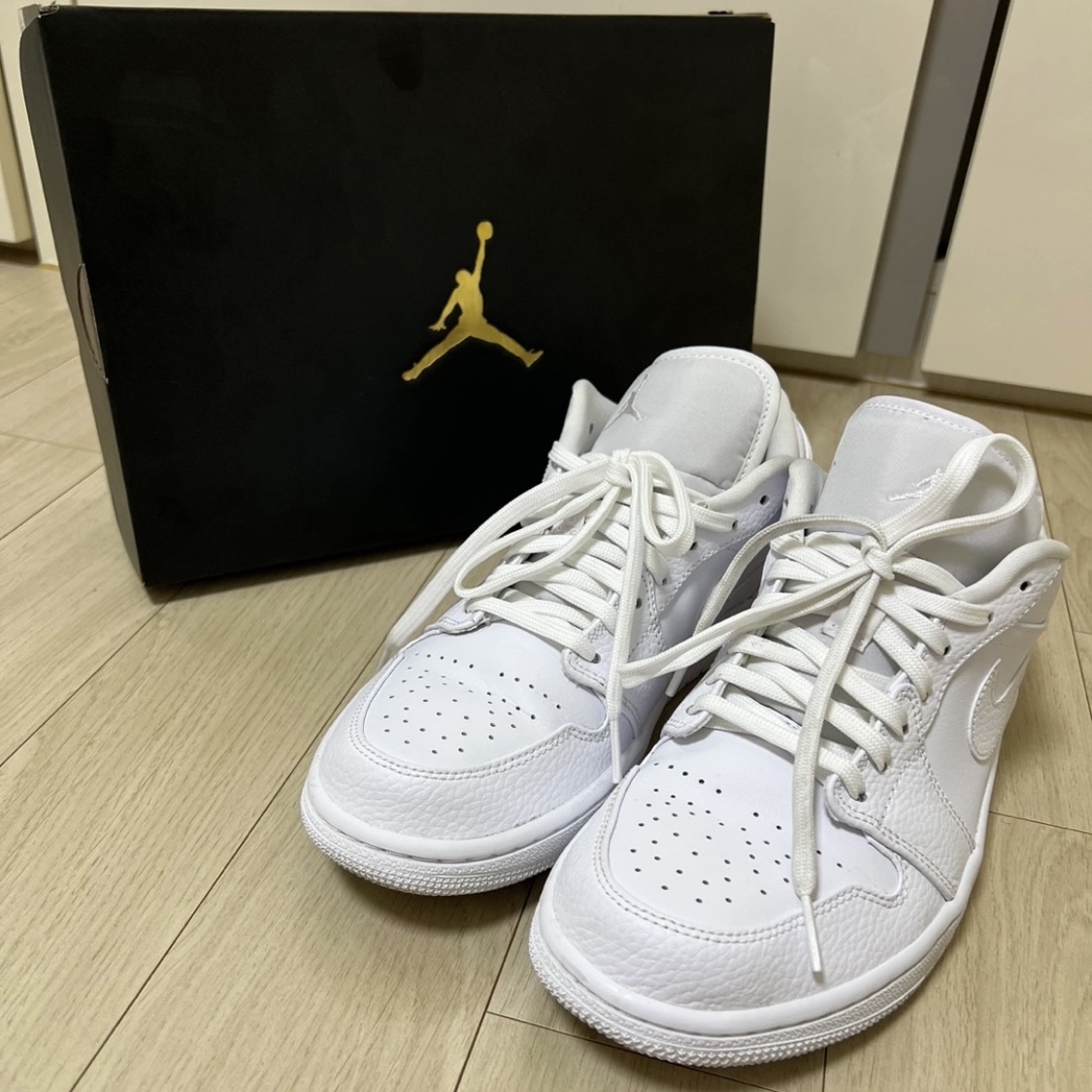 Jordan 1 Low Triple White 착용 스타일
