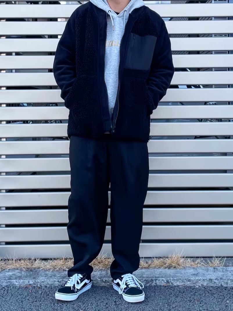 Vans ComfyCush Old Skool Black True white, Uniqlo x White Mountaineering WPJ Fleece OverSized Long Sleeve Jacket  Black 착용 스타일 - 1