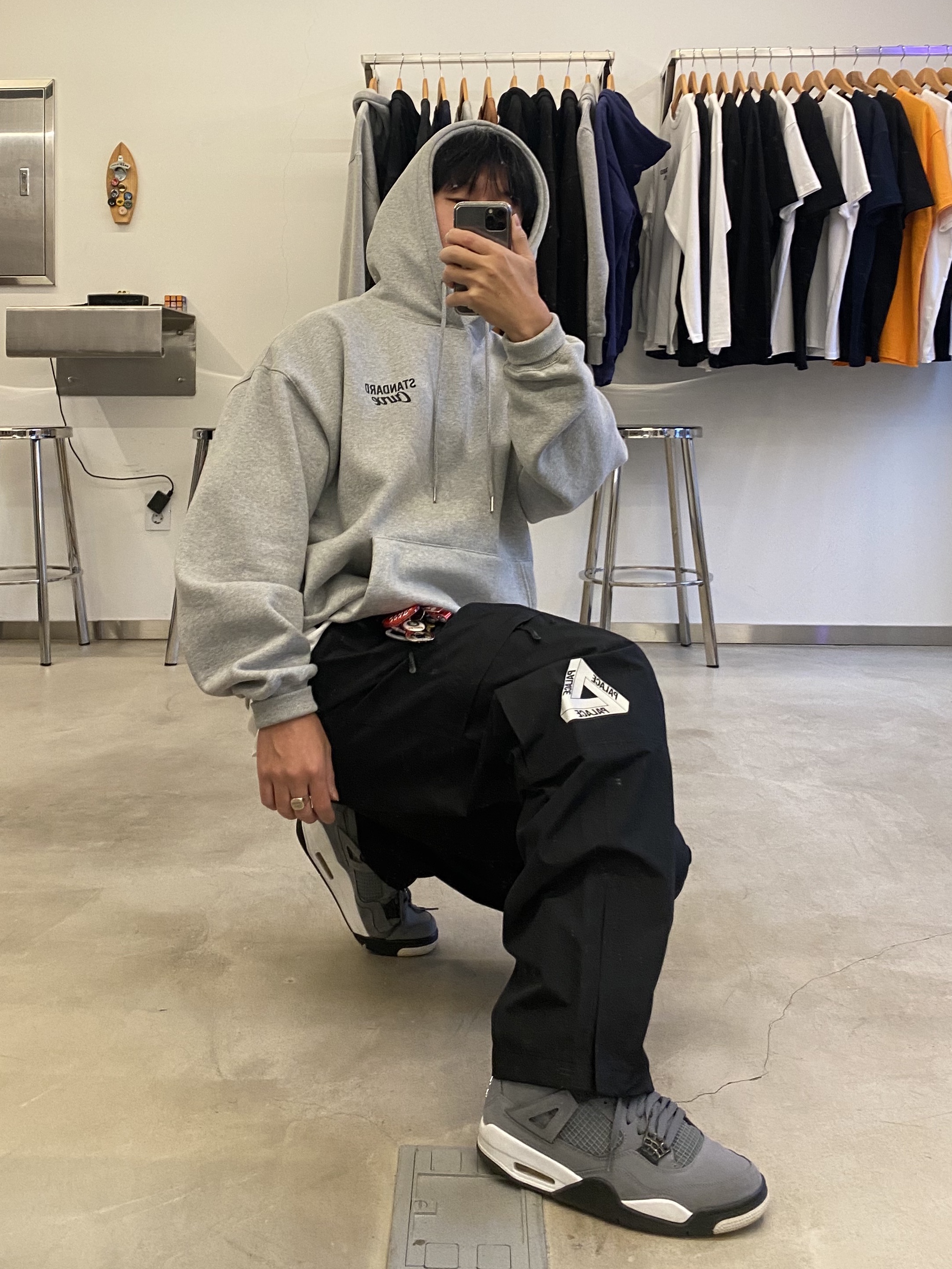 Palace Gore-Tex Cargo Bottom Black - 23SS, Jordan 4 Retro Cool Grey 2019 착용 스타일 - 1