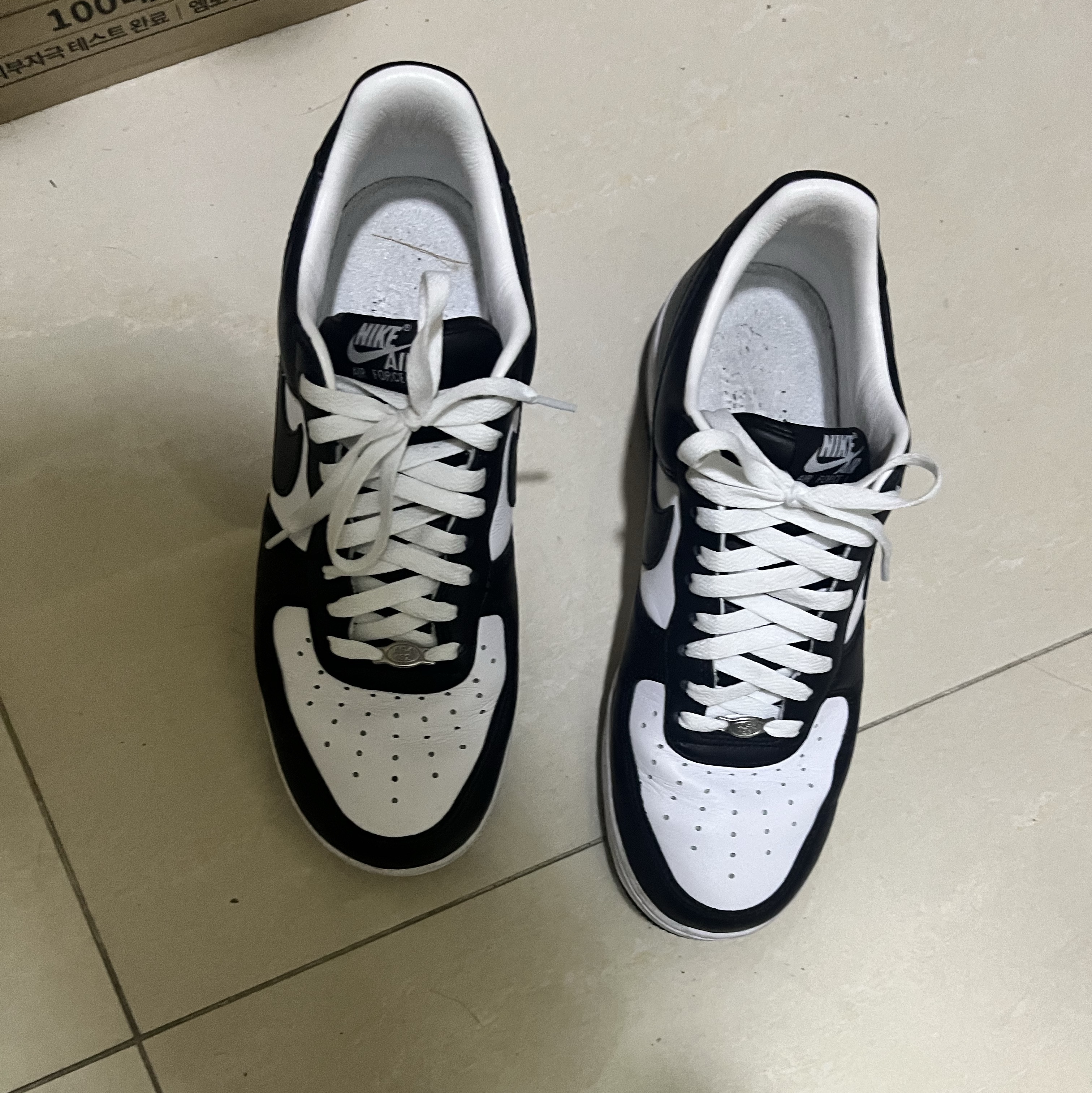 Nike x Terror Squad Air Force 1 Low QS Blackout 착용 스타일