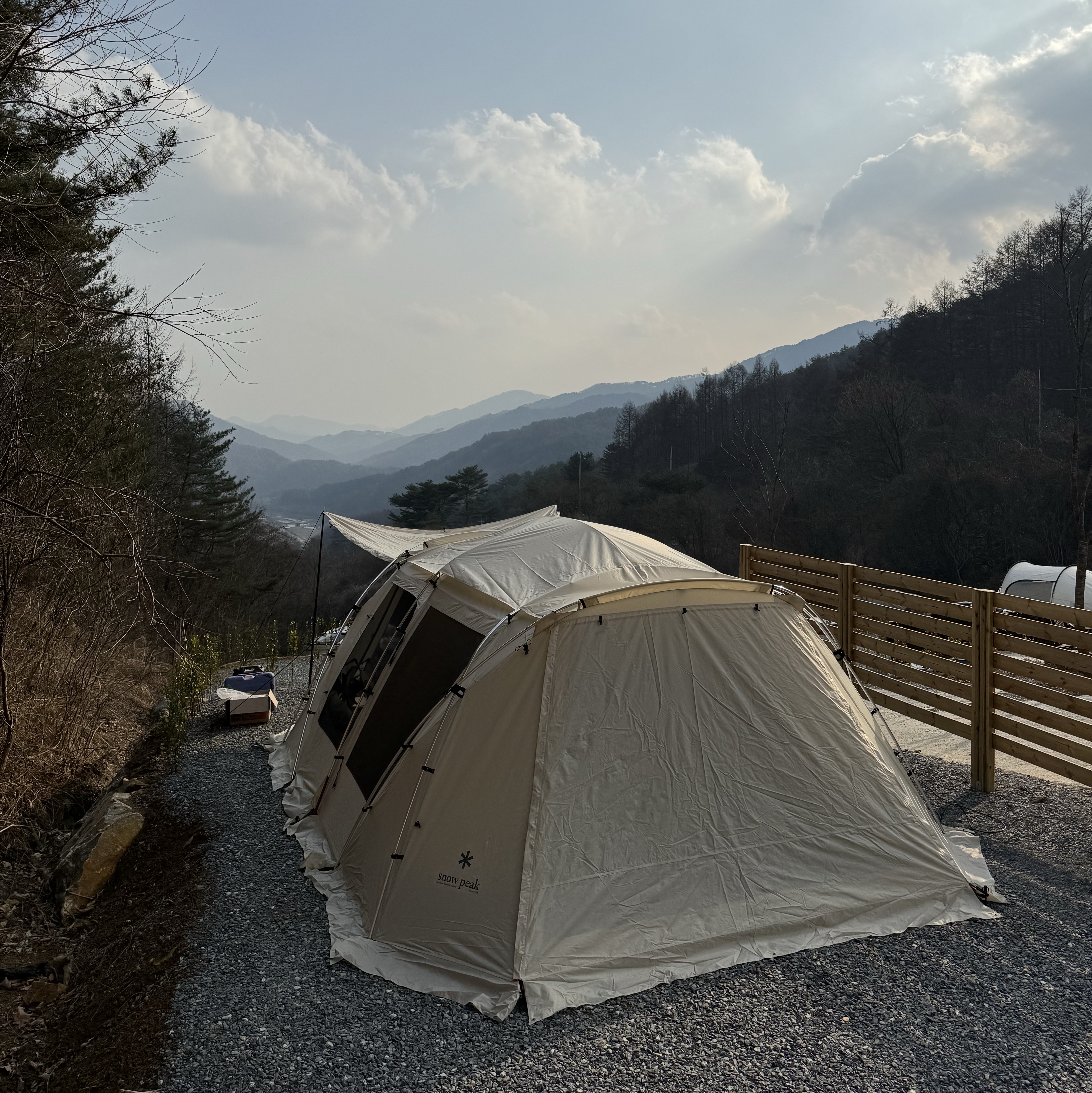 Snow Peak Land Lock Ivory 착용 스타일 - 1