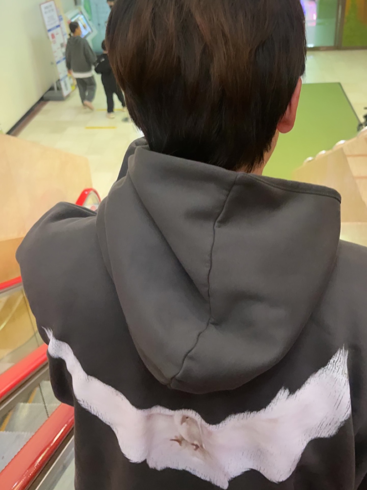 Yeezy Gap Engineered By Balenciaga Dove Hoodie Black 착용 스타일 - 1
