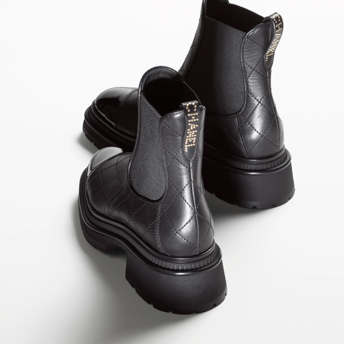 (W) Chanel Ankle Boots Calfskin Patent Calfskin & Black 착용 스타일