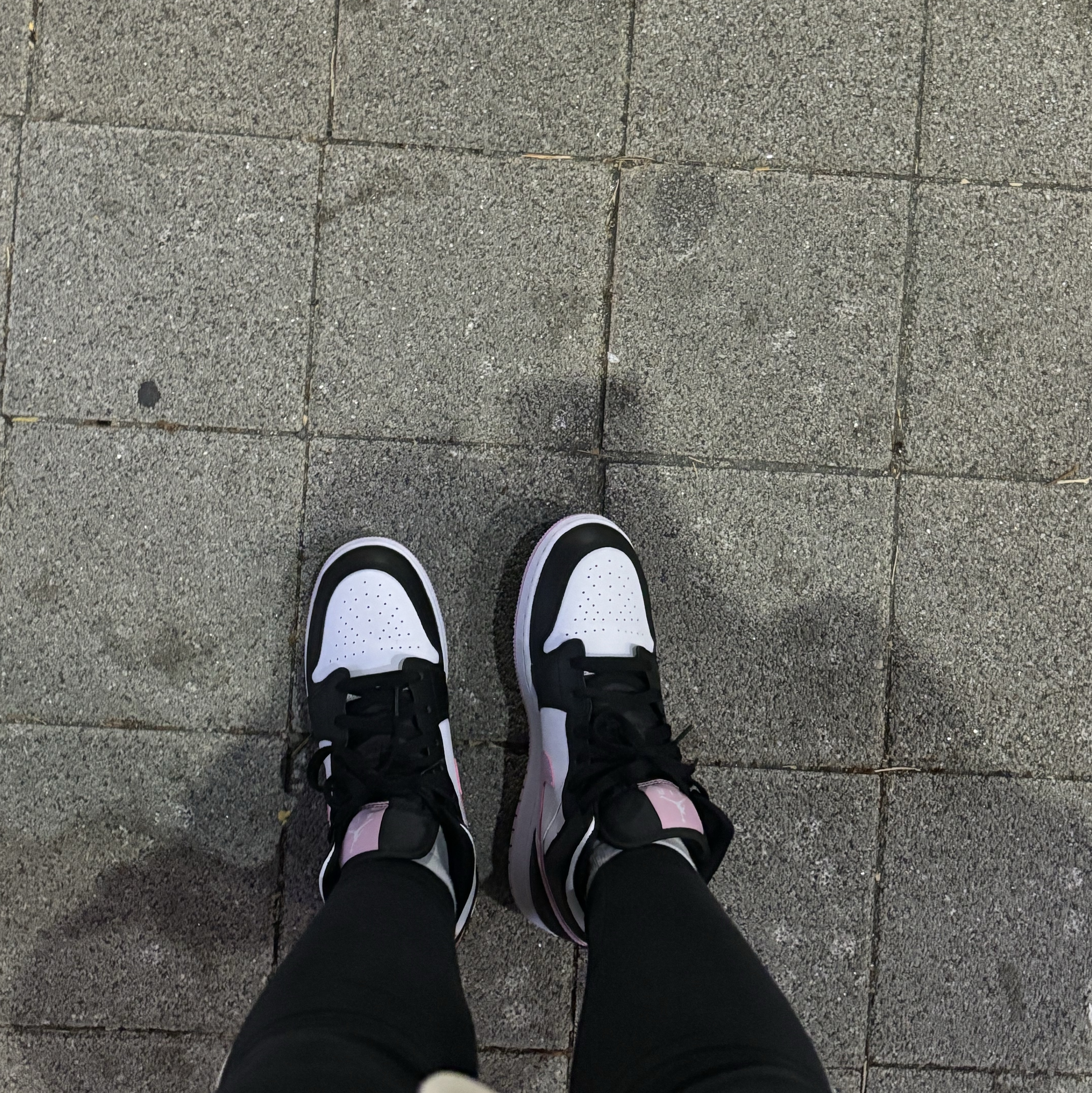 (GS) Jordan 1 Mid Light Arctic Pink 착용 스타일 - 2