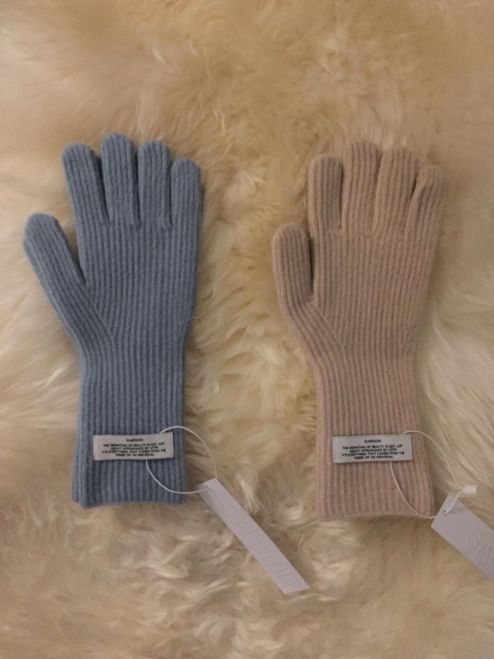 Saenginstudios Luv Mood Wool Gloves Blue, Saenginstudios Luv Mood Wool Gloves Light Pink 착용 스타일