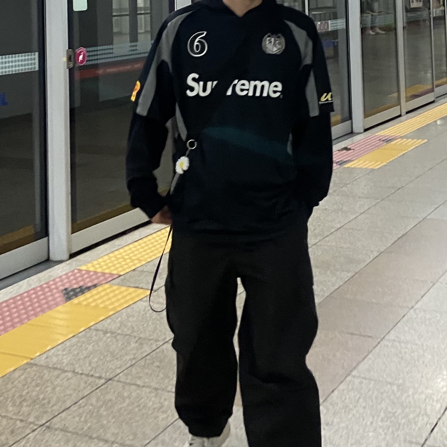 Supreme Hooded Soccer Jersey Black - 23FW 착용 스타일