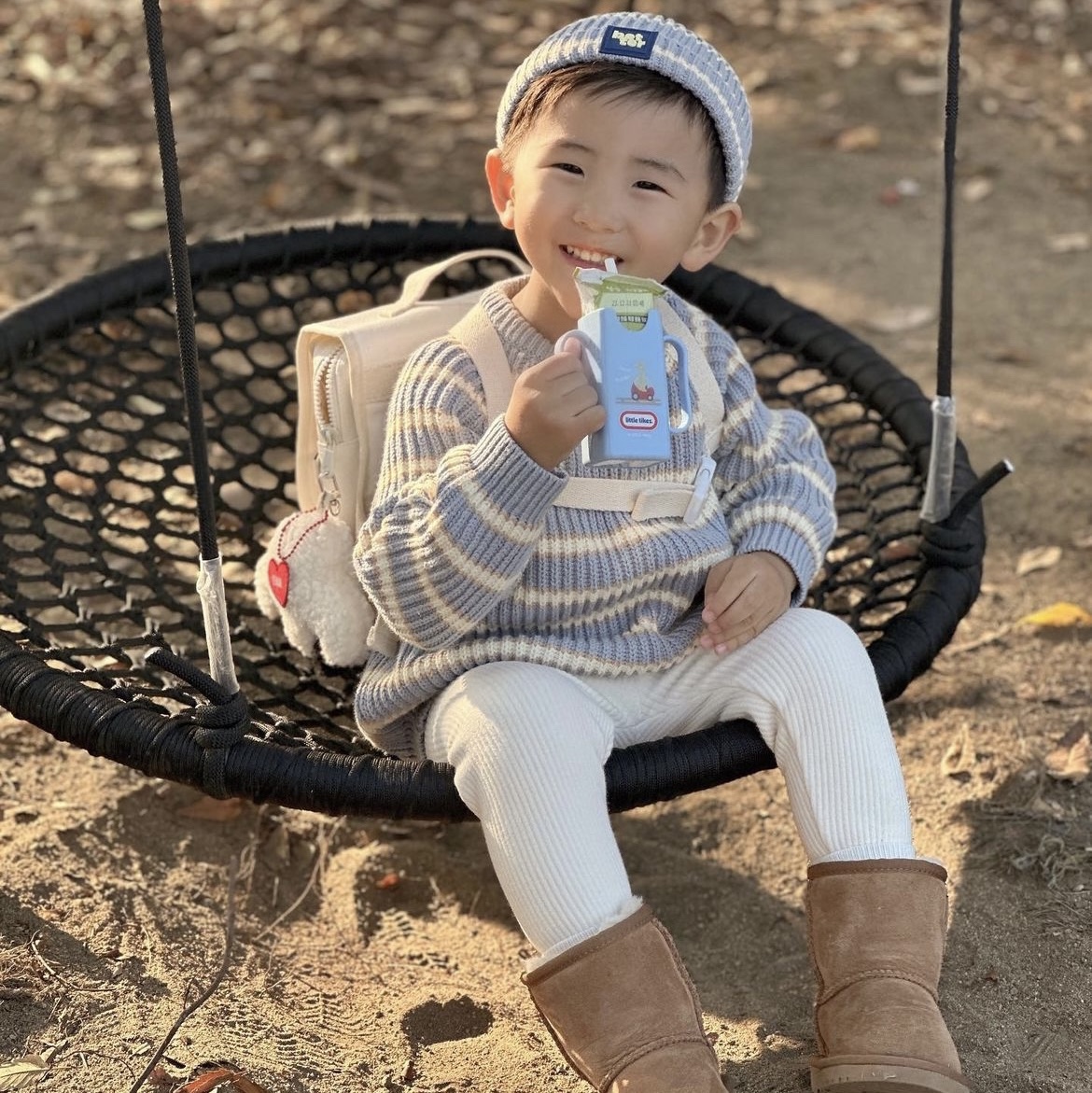 (Kids) UGG Classic II Mini Boots Chestnut 착용 스타일