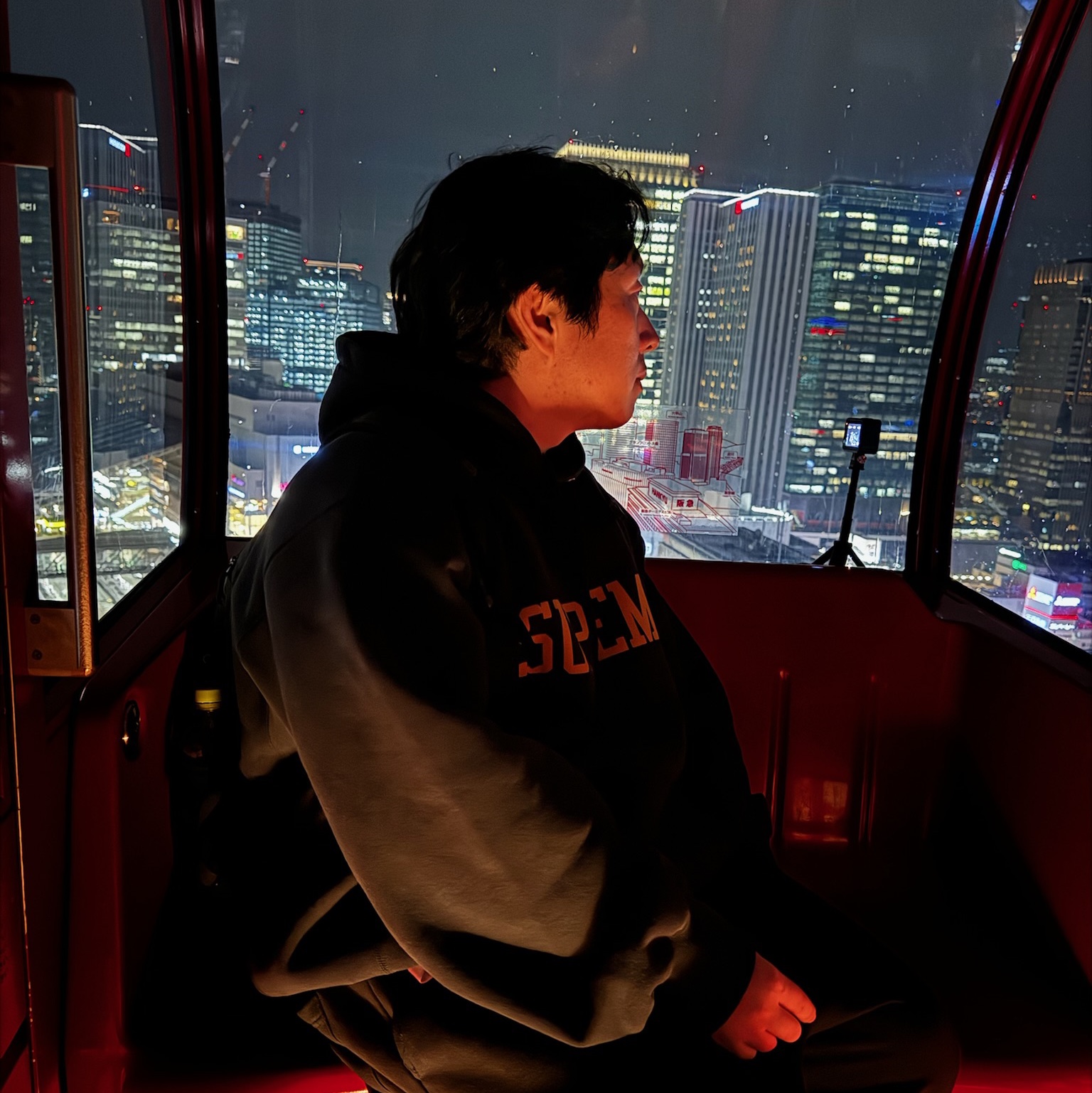 Supreme Varsity Hooded Sweatshirt Black - 23FW, Arc'teryx Mantis 16 Backpack Black 착용 스타일 - 1