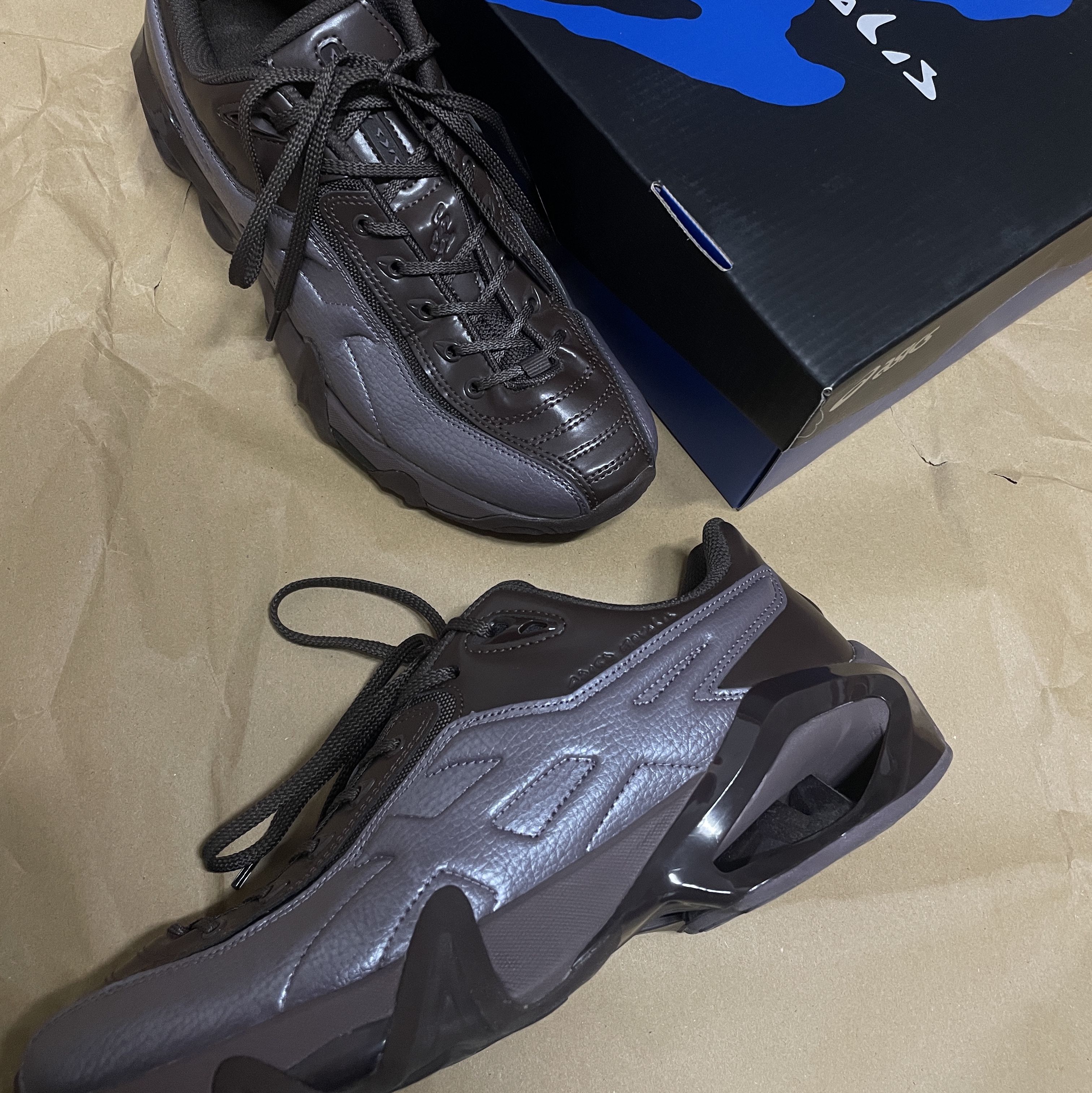 Asics x Kiko Kostadinov Novalis Gel-Teremoa Java Pewter Purple, Asics x Kiko Kostadinov Novalis Gel-Teremoa Obsidian Black Smoke Shadow 착용 스타일