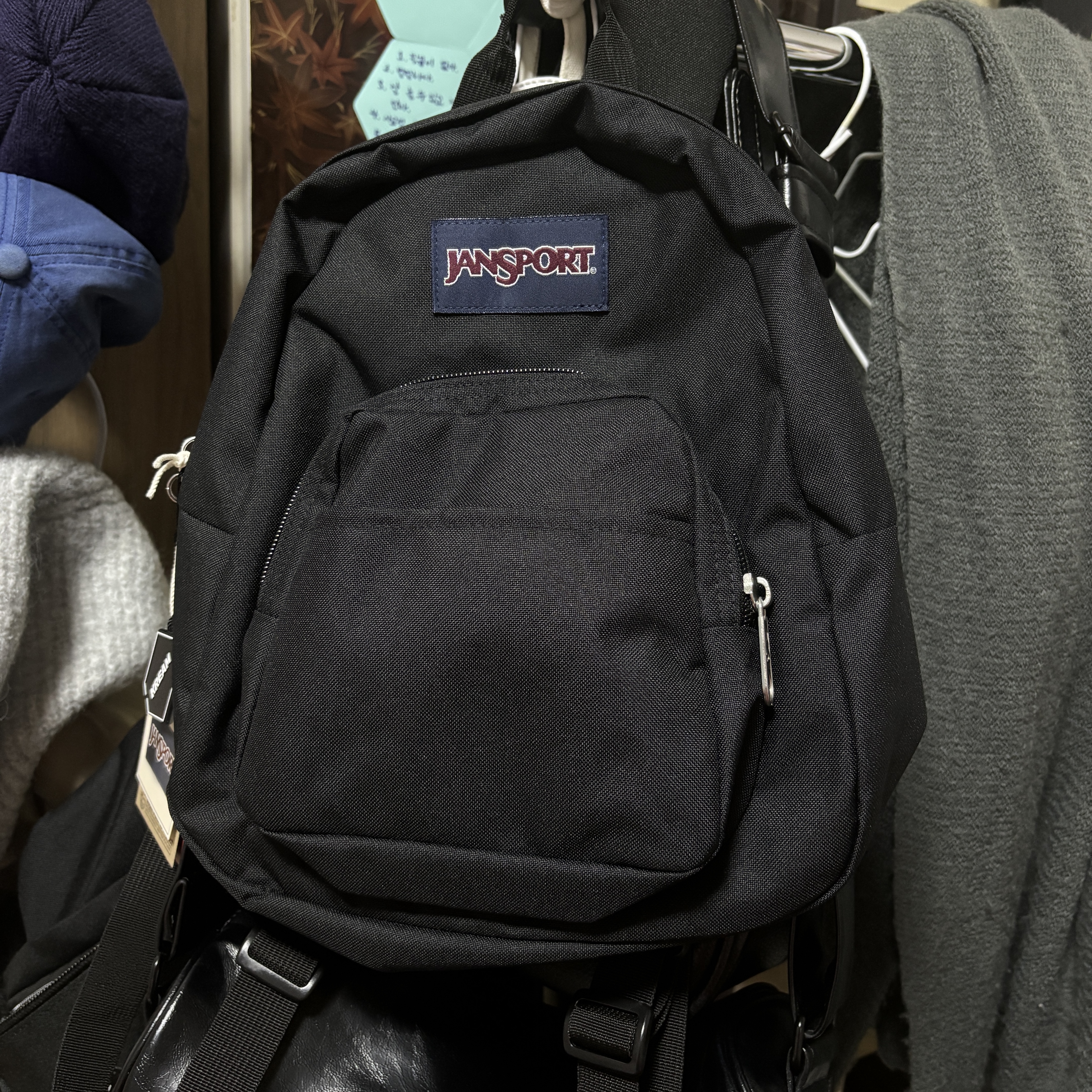 Jansport Half Pint Mini Backpack Black 착용 스타일