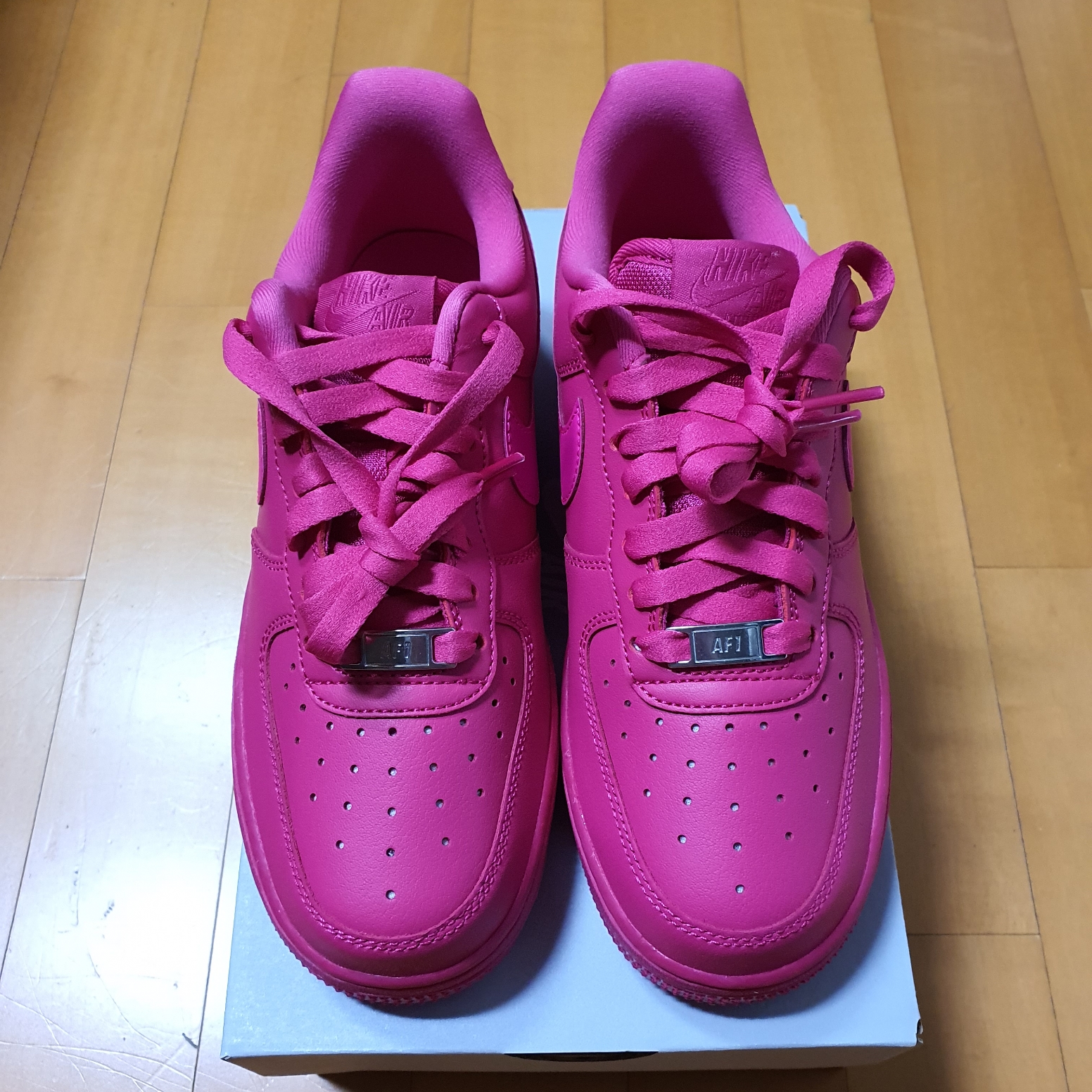 (W) Nike Air Force 1 '07 Fireberry Fierce Pink 착용 스타일