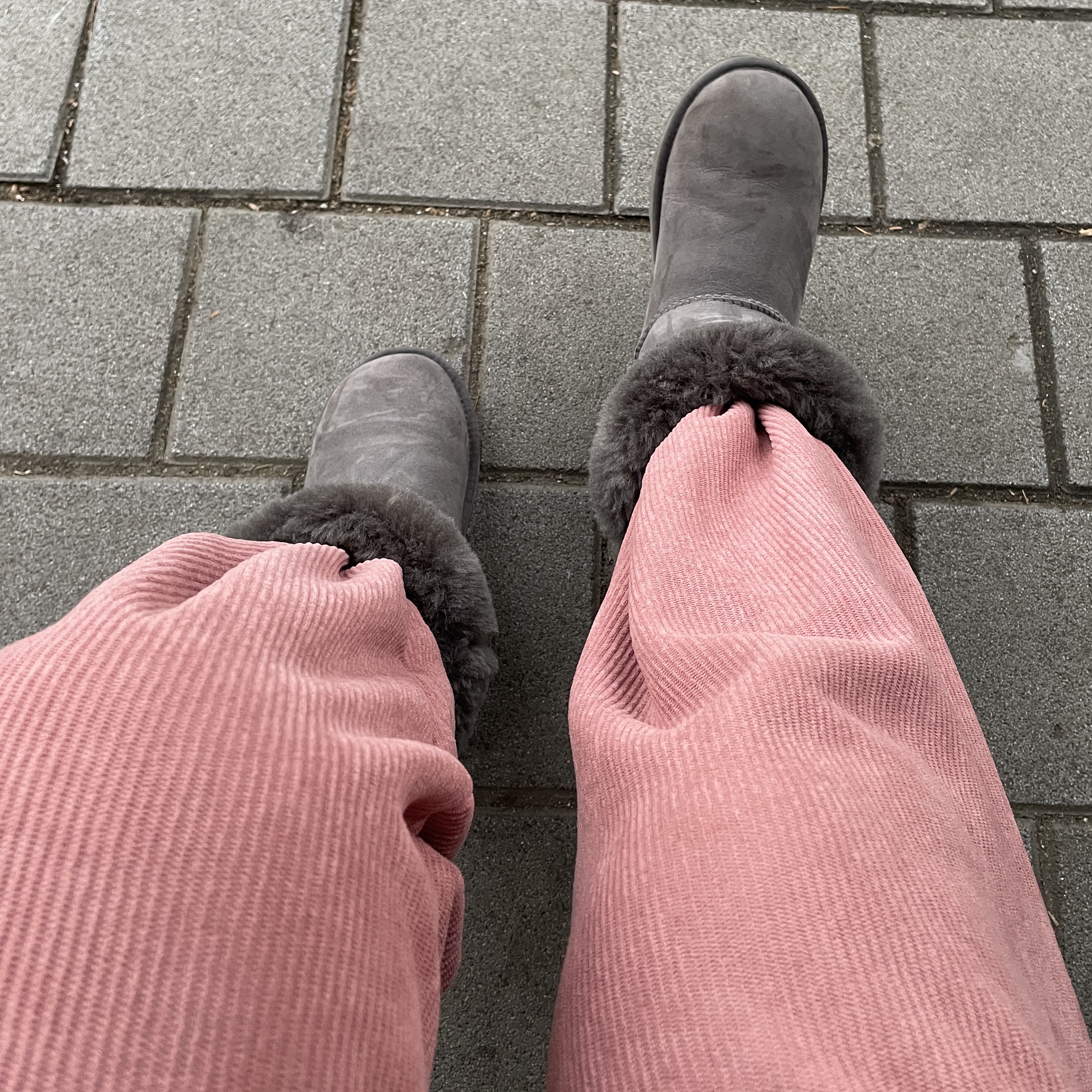(W) UGG Classic Short II Boots Grey 착용 스타일