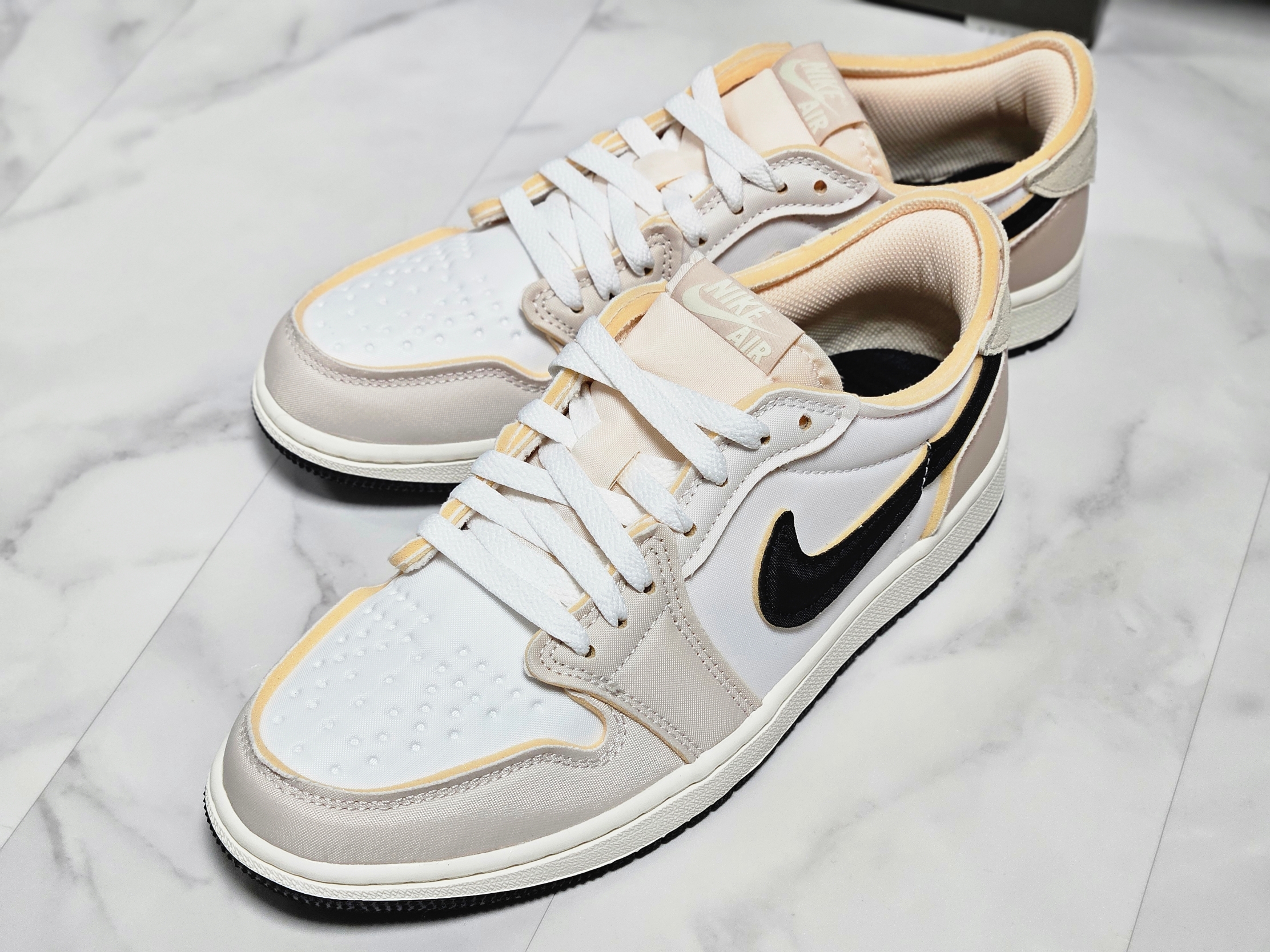 Jordan 1 Retro Low OG EX White and Coconut Milk 착용 스타일 - 7