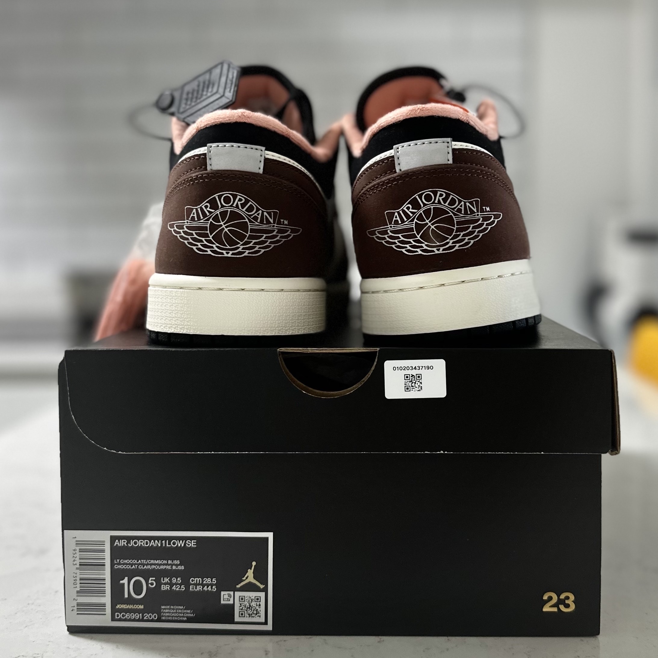 Jordan 1 Low SE Chocolate Bliss 착용 스타일 - 3