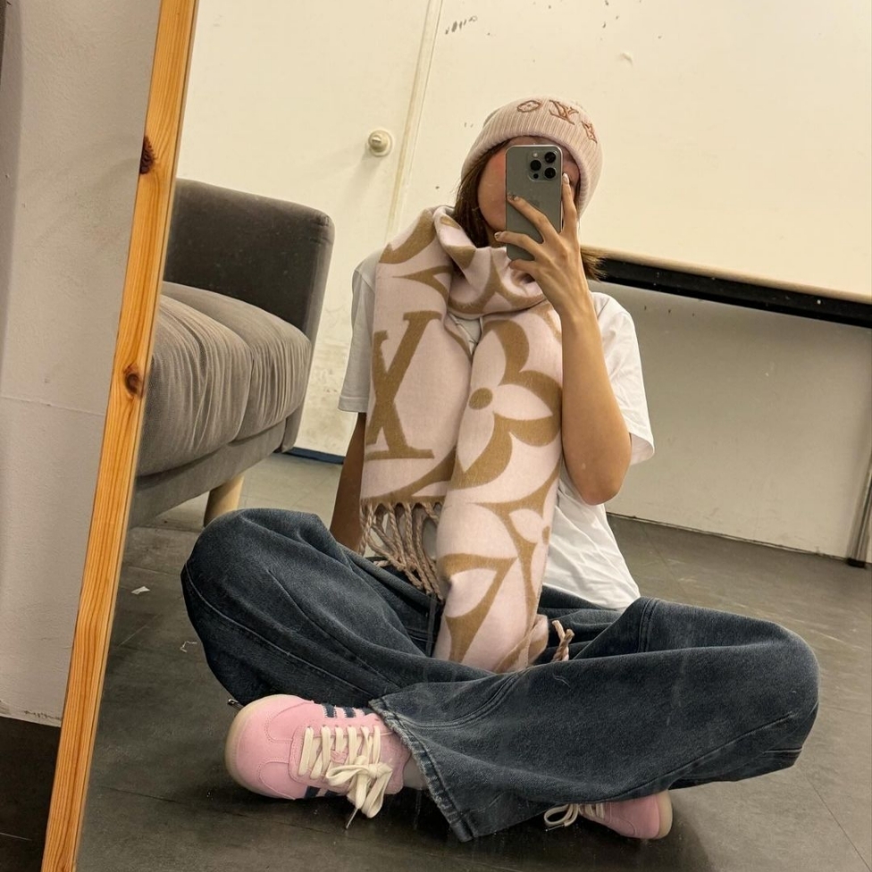 Adidas x Notitle. Samba OG Pink 착용 스타일 - 3