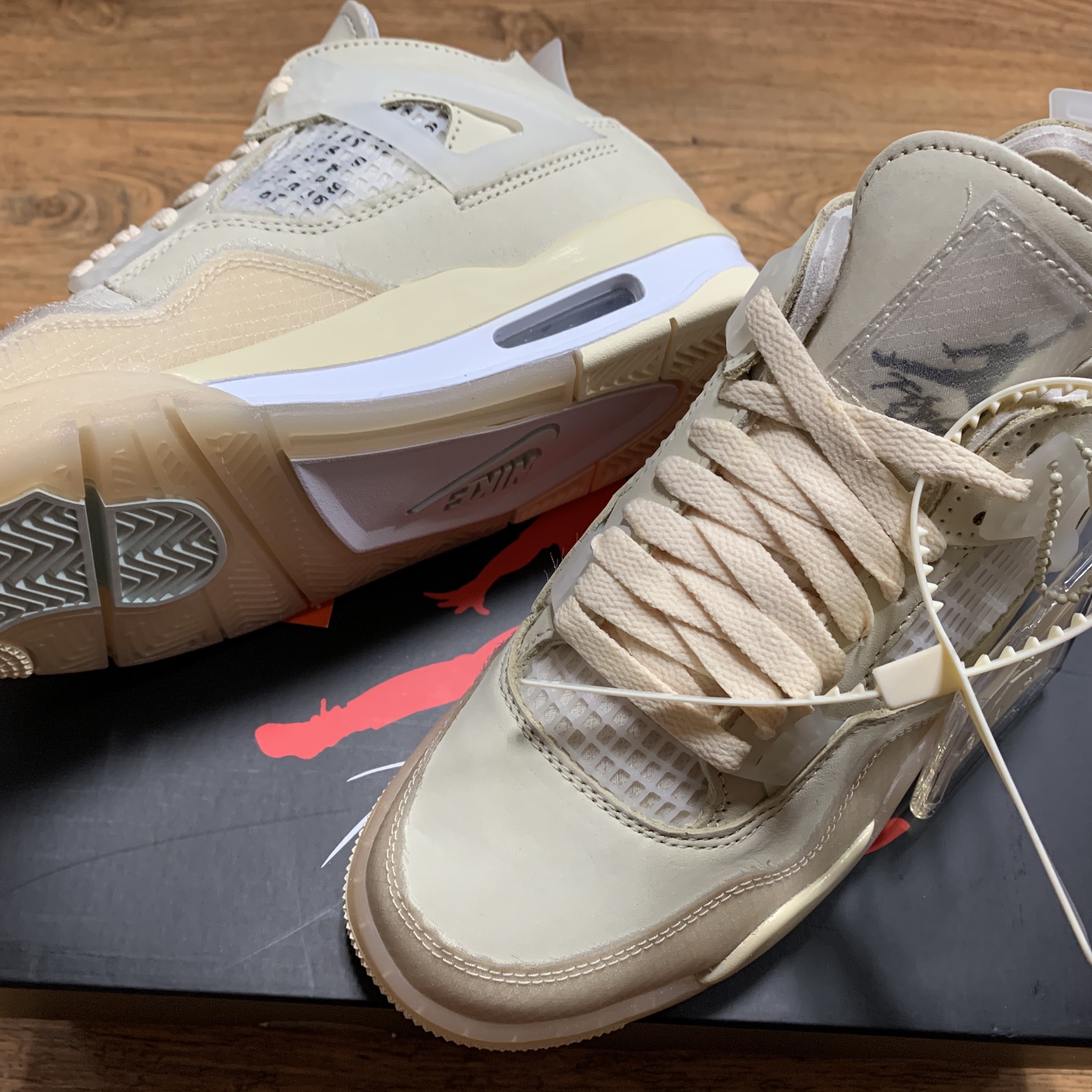 (W) Jordan 4 x Off-White Retro SP Sail 착용 스타일 - 2