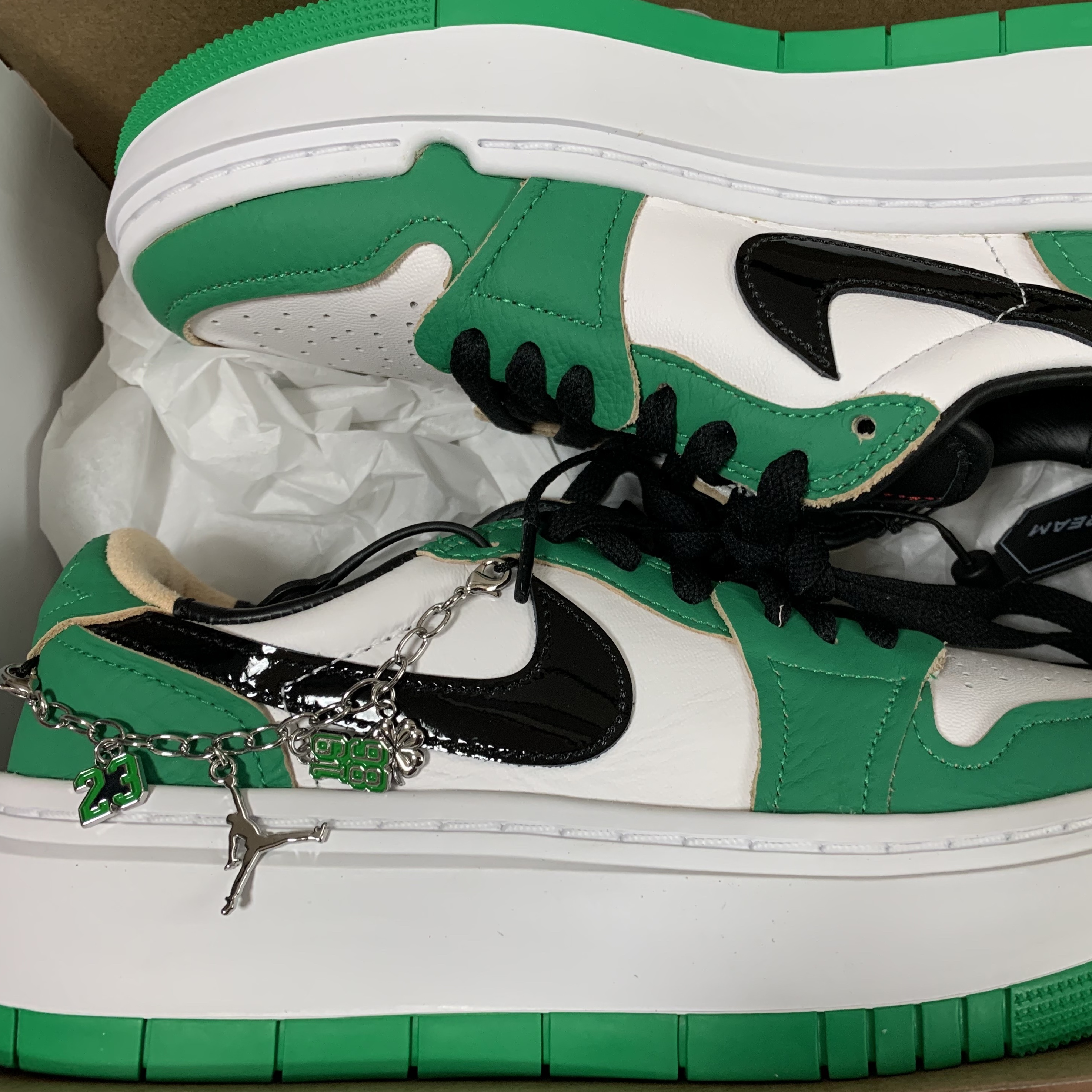 (W) Jordan 1 Elevate Low SE Lucky Green 착용 스타일 - 2