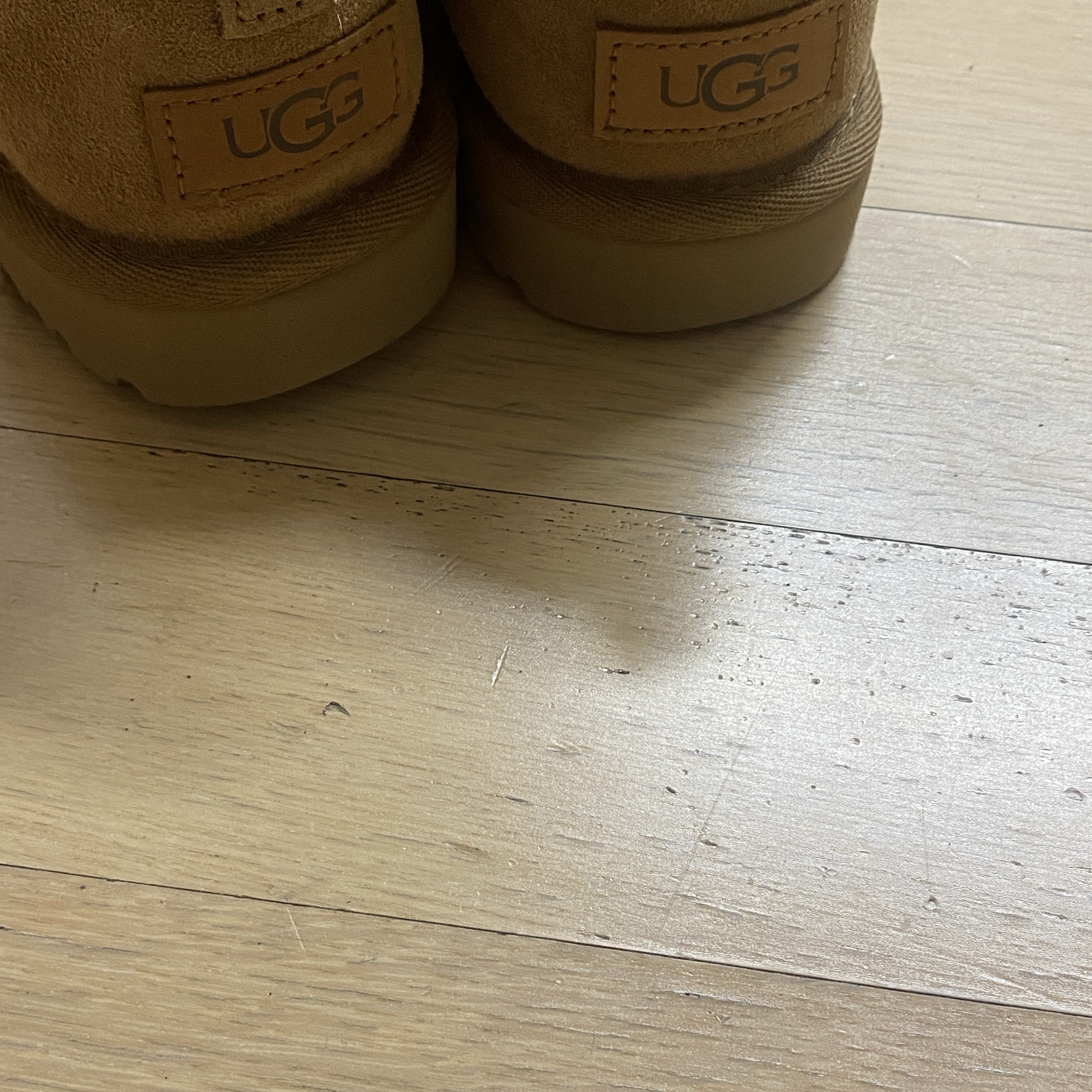 (W) UGG Classic Ultra Mini Boots Chestnut 착용 스타일 - 2