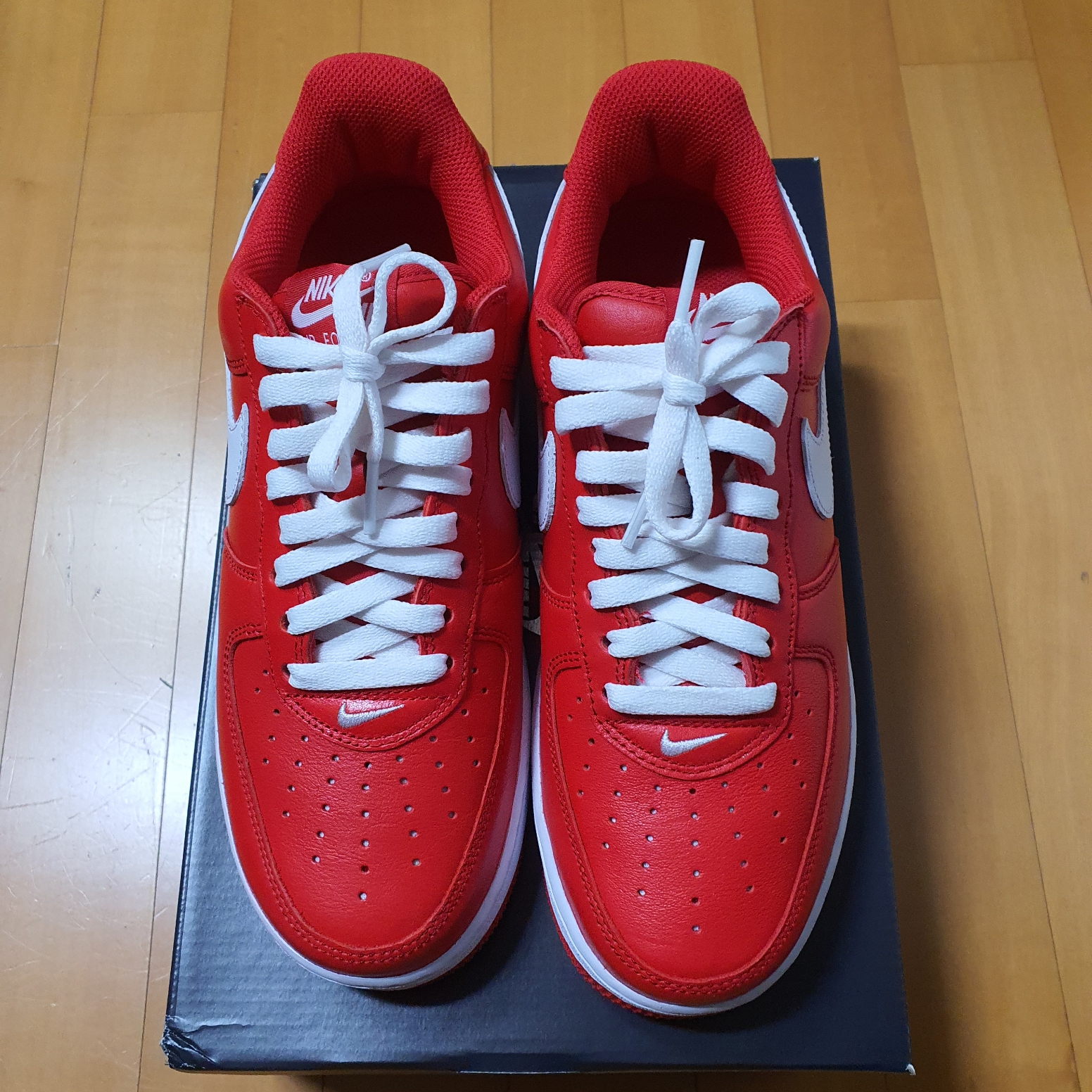Nike Air Force 1 Low Retro Color of the Month University Red 착용 스타일