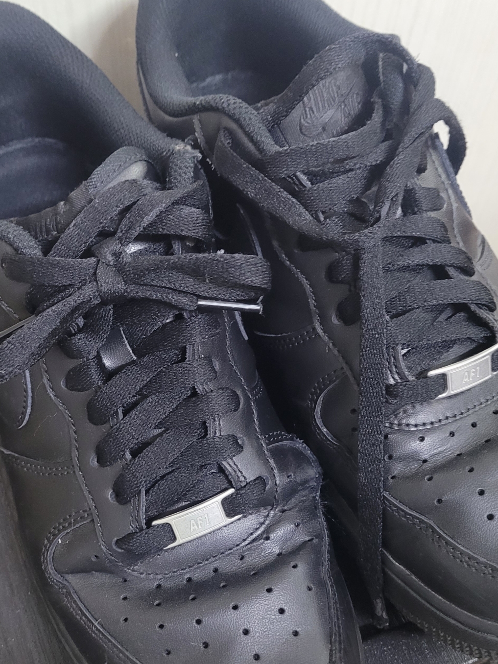 Nike Air Force 1 '07 Low Triple Black 착용 스타일