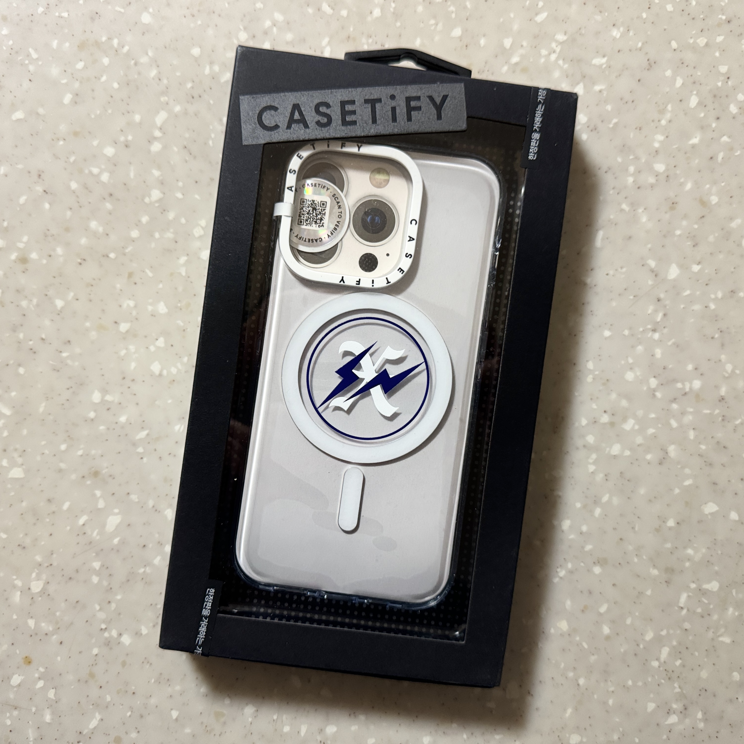 Casetify x Fragment x God Selection XXX 10th Logo Blue iphone Magsafe Case Clear White Camera Ring 착용 스타일