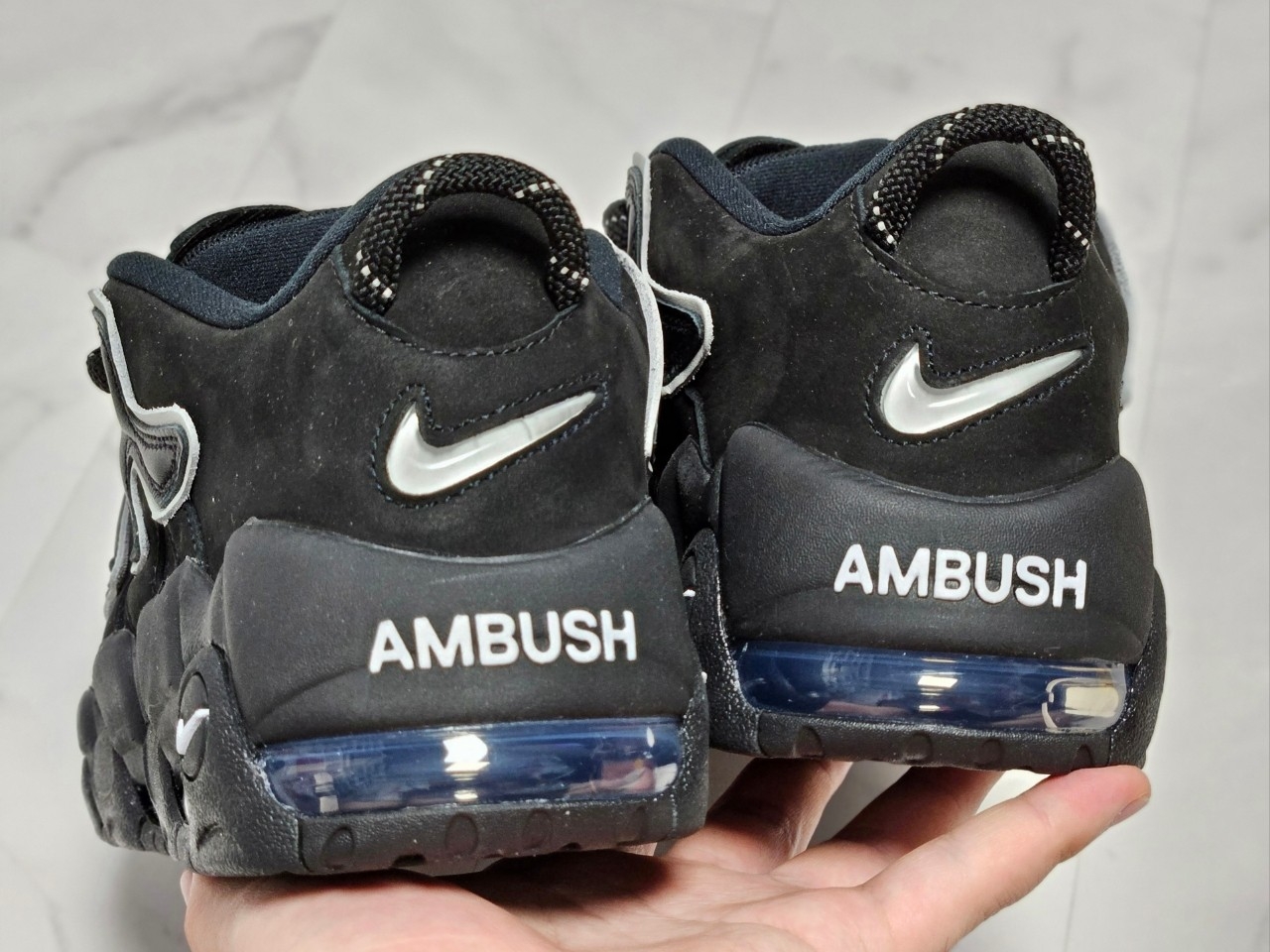 Nike x Ambush Air More Uptempo Low Black and White 착용 스타일 - 9
