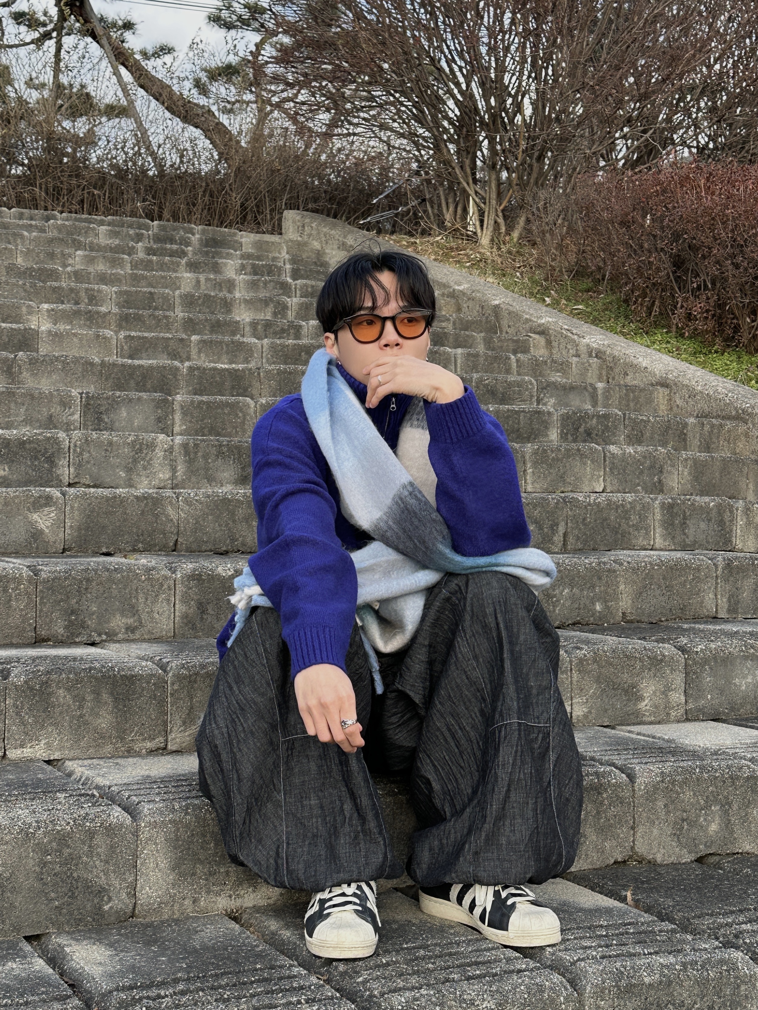 Adidas Superstar 82 Black White 착용 스타일 - 2
