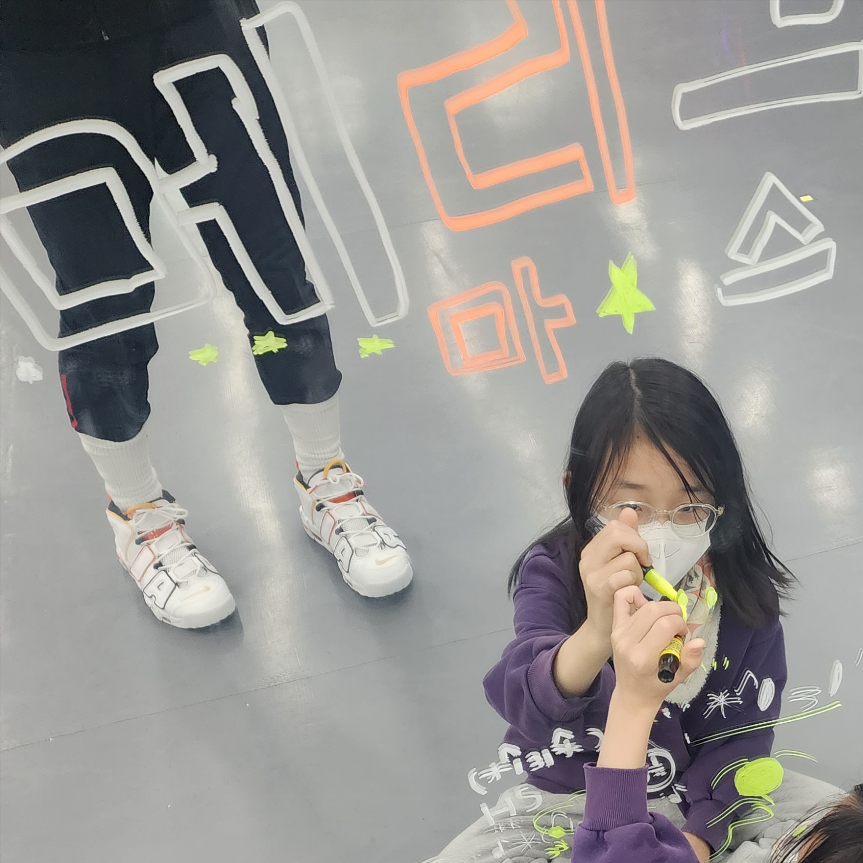 Nike Air More Uptempo Rayguns 착용 스타일 - 2
