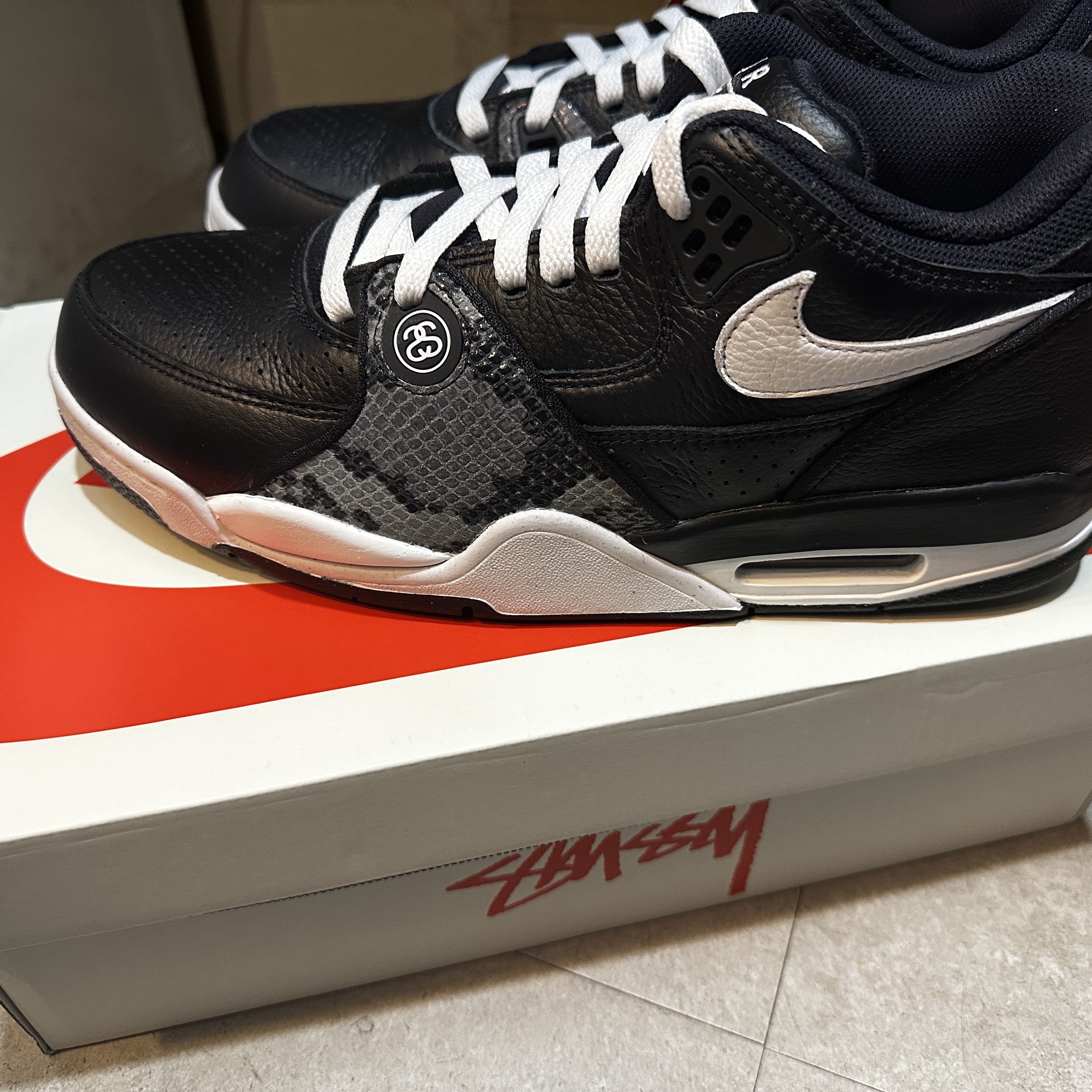 Nike x Stussy Air Flight 89 Low Black White 착용 스타일 - 1