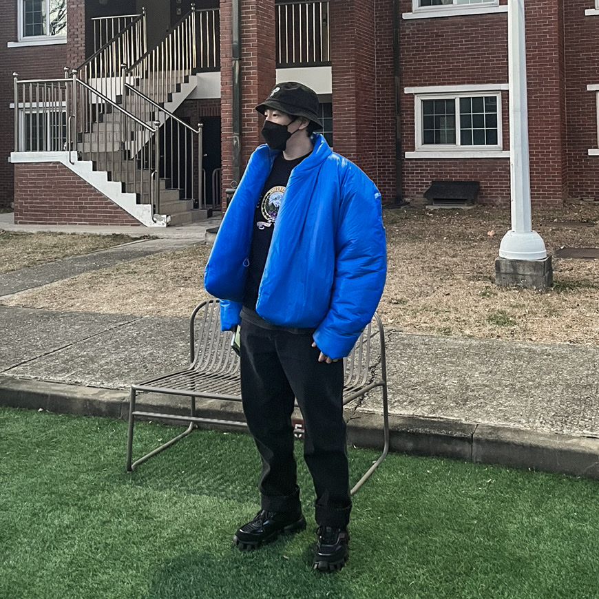 Yeezy Gap Round Jacket Blue, Supreme Mountain Crewneck Black - 19FW 착용 스타일
