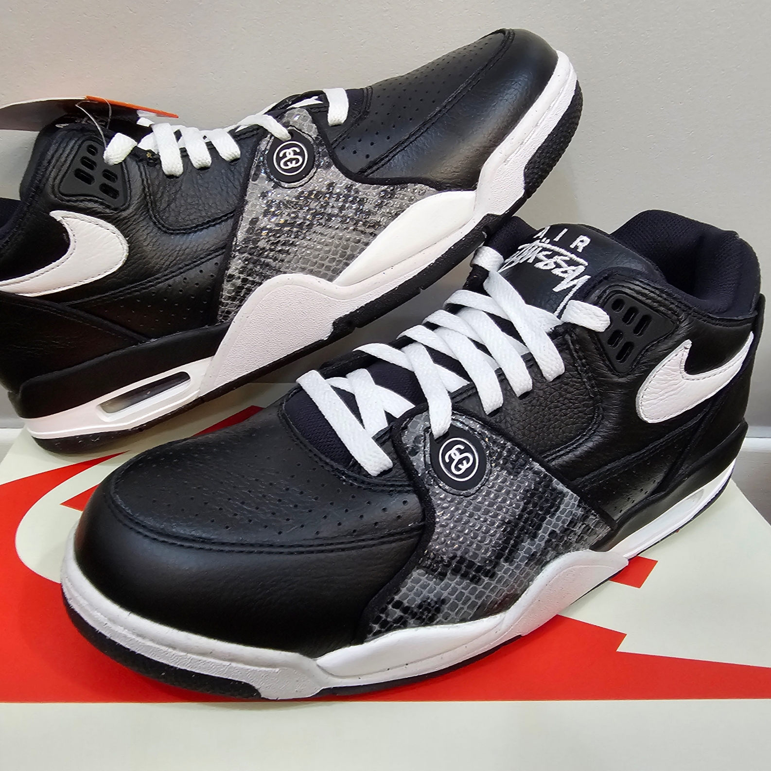 Nike x Stussy Air Flight 89 Low White and Pecan 착용 스타일
