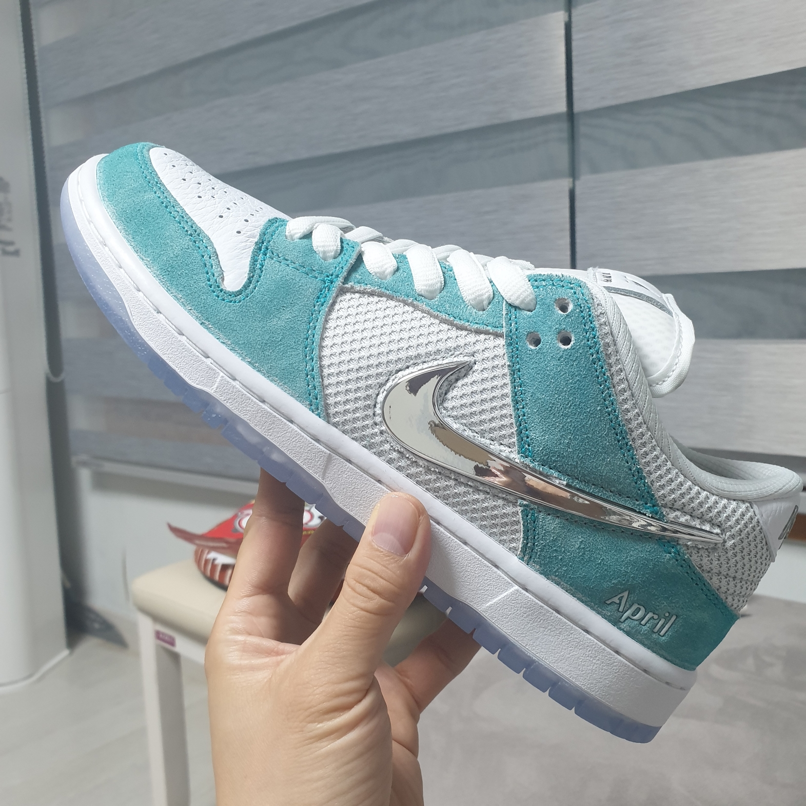 Nike x April Skateboards SB Dunk Low Pro QS Racer Blue Metallic Silver 착용 스타일