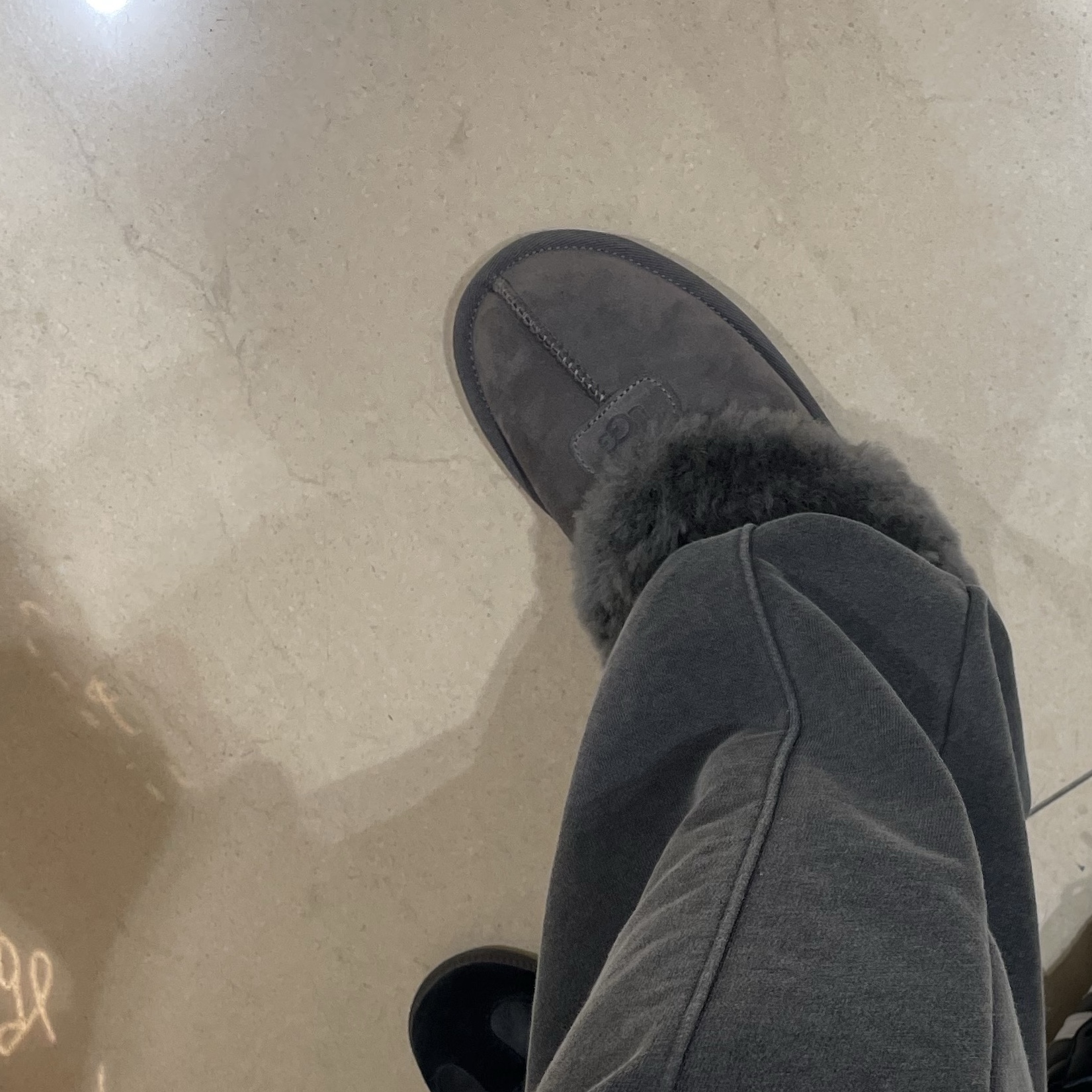 (W) UGG Coquette Slipper Grey 착용 스타일