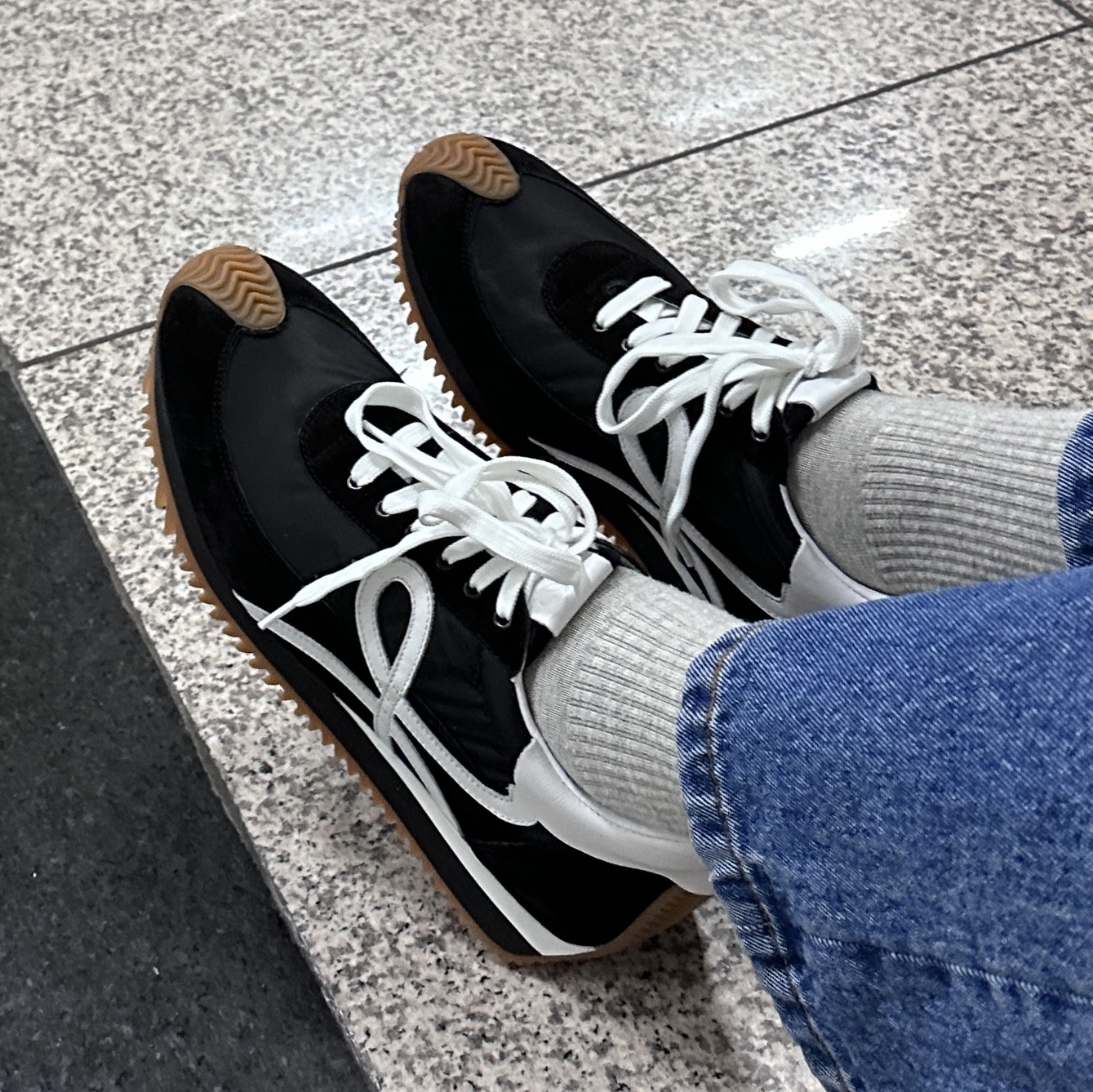 (W) Loewe Flow Runner in Suede and Nylon Black White, Sansan Gear Side Snap Pants Black 착용 스타일 - 2