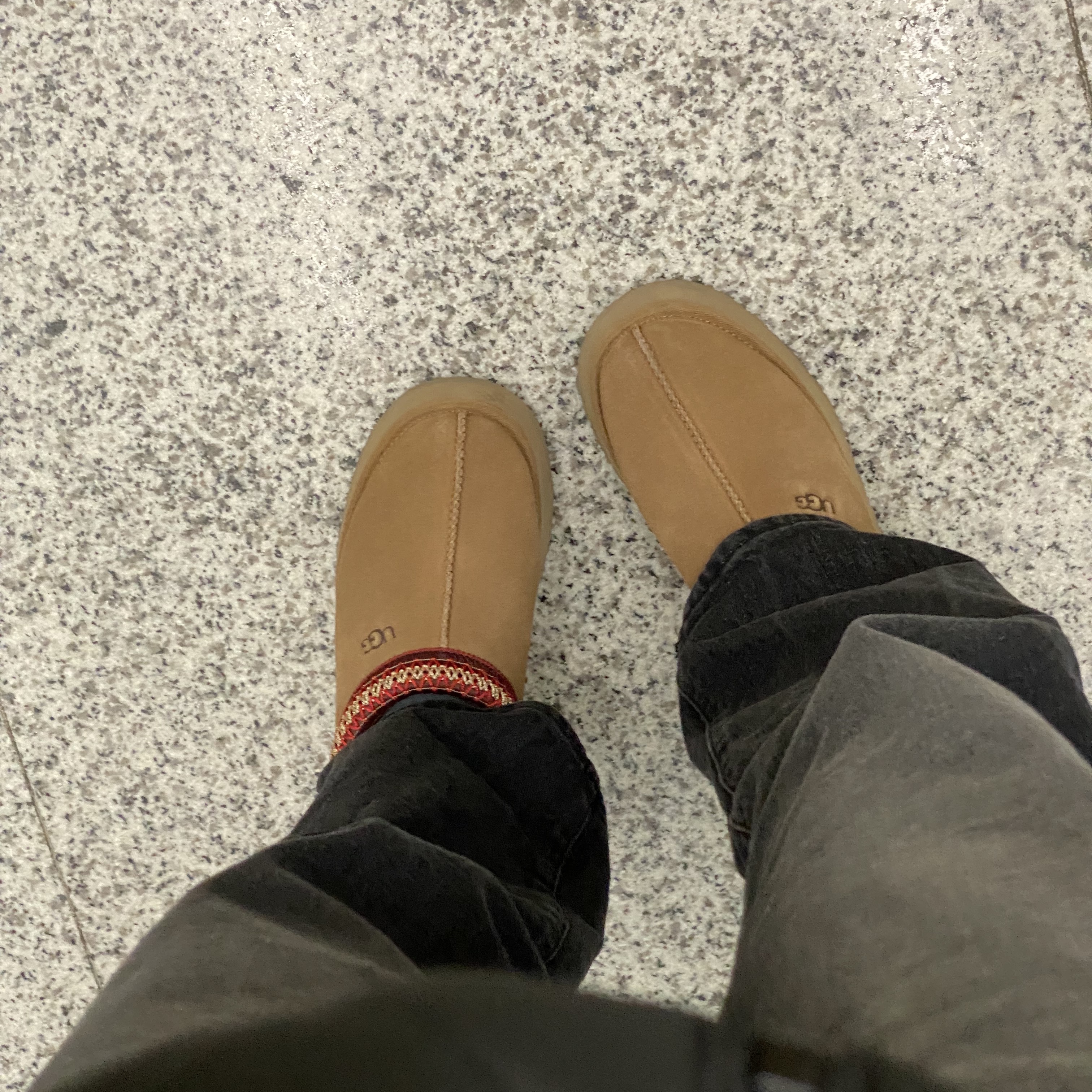 (W) UGG Tazz Slipper Chestnut 착용 스타일