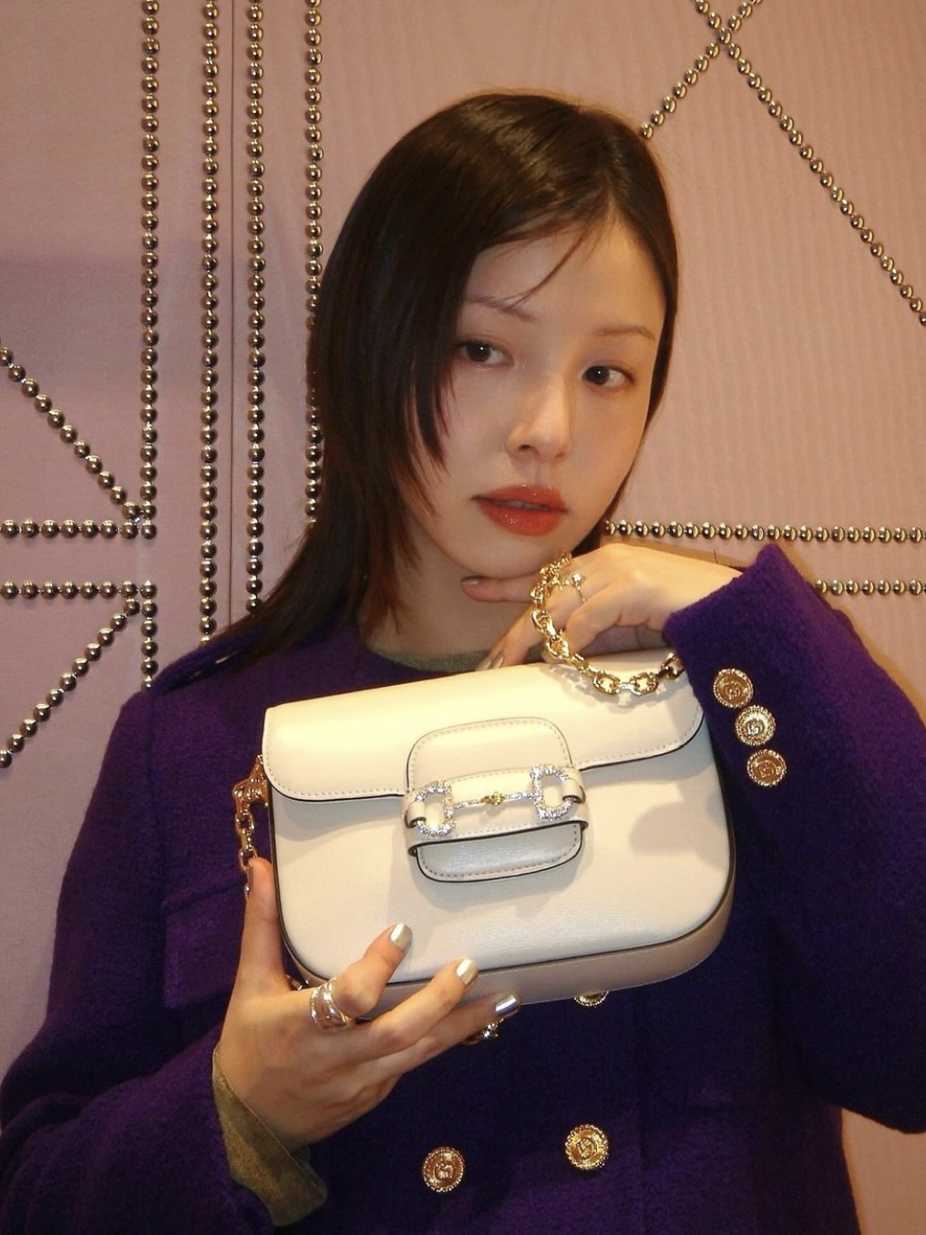 Gucci Horsebit 1955 Mini Bag White Leather 착용 스타일